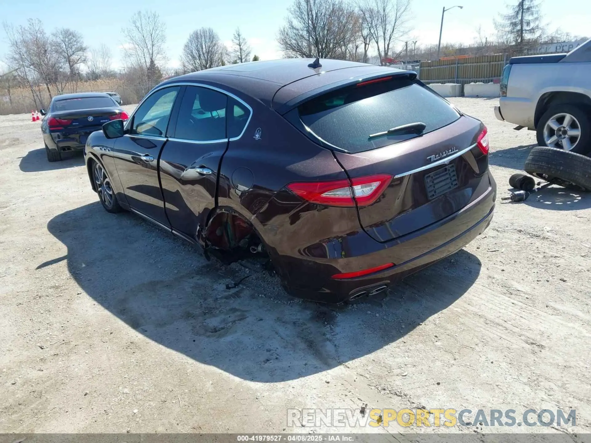 3 Photograph of a damaged car ZN661XUA2KX317564 MASERATI LEVANTE 2019