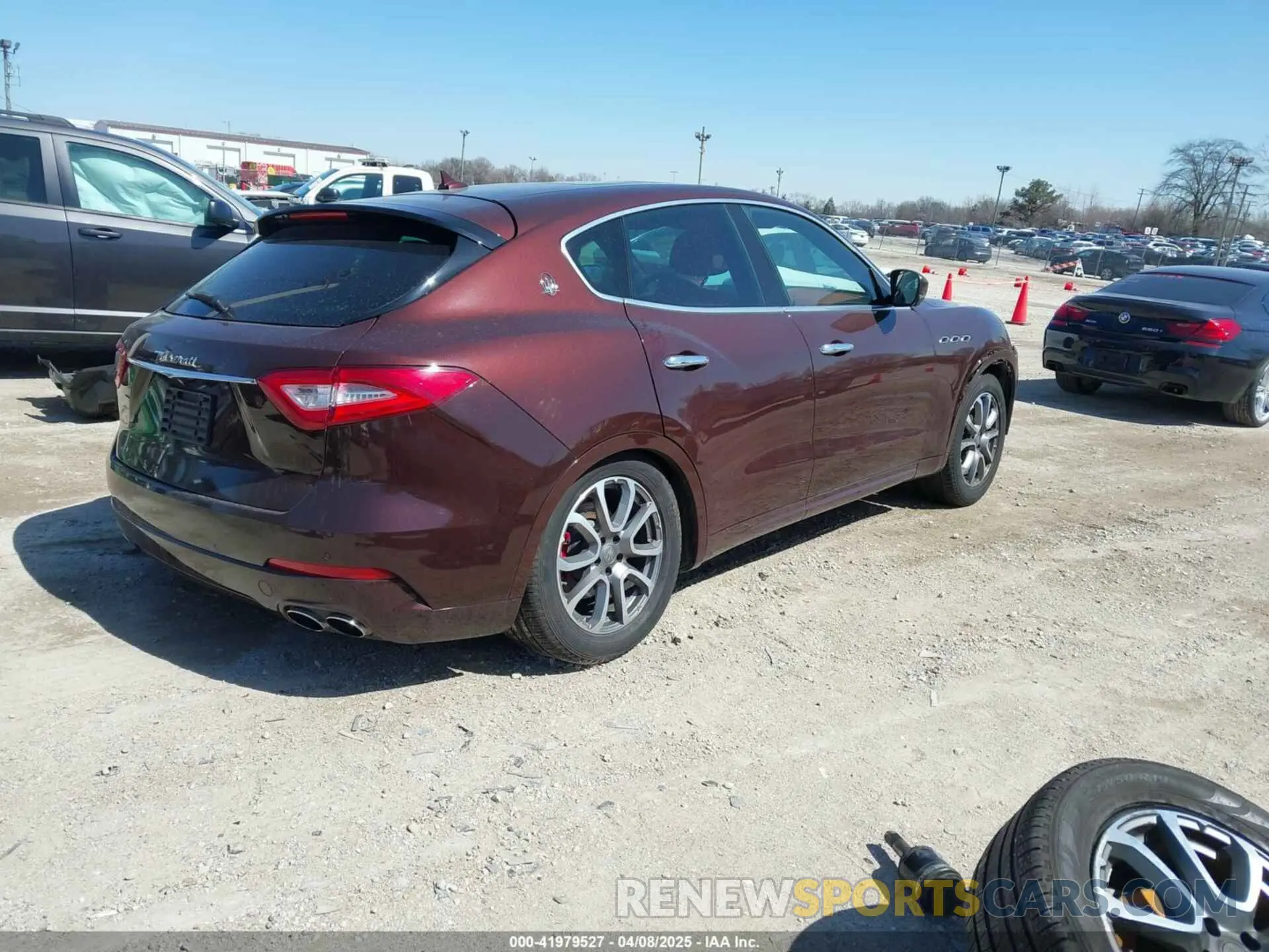 4 Photograph of a damaged car ZN661XUA2KX317564 MASERATI LEVANTE 2019