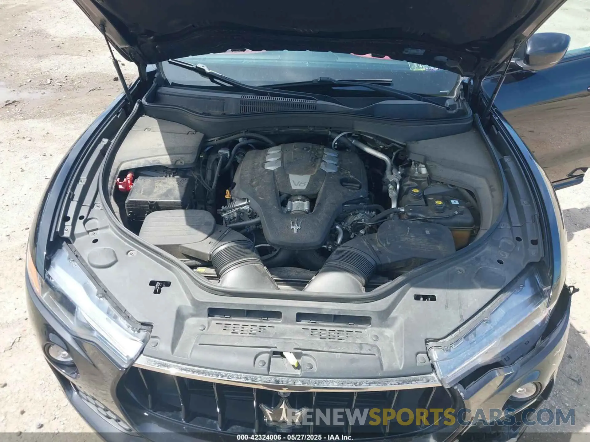 10 Photograph of a damaged car ZN661XUA2KX325342 MASERATI LEVANTE 2019