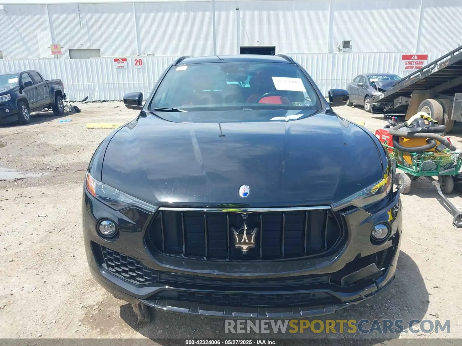 12 Photograph of a damaged car ZN661XUA2KX325342 MASERATI LEVANTE 2019