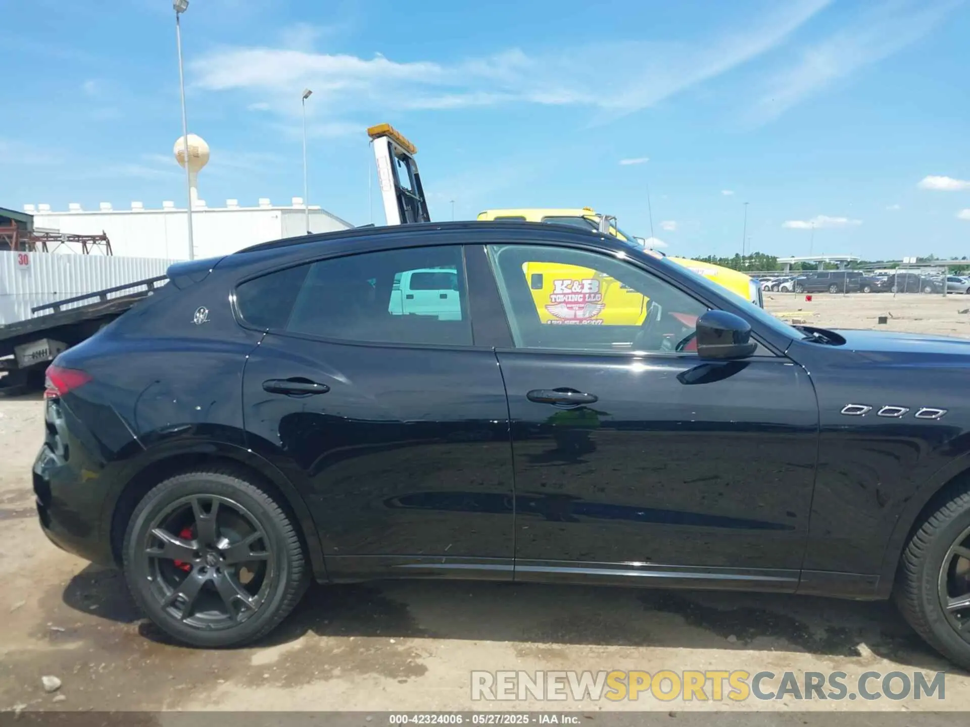 13 Photograph of a damaged car ZN661XUA2KX325342 MASERATI LEVANTE 2019
