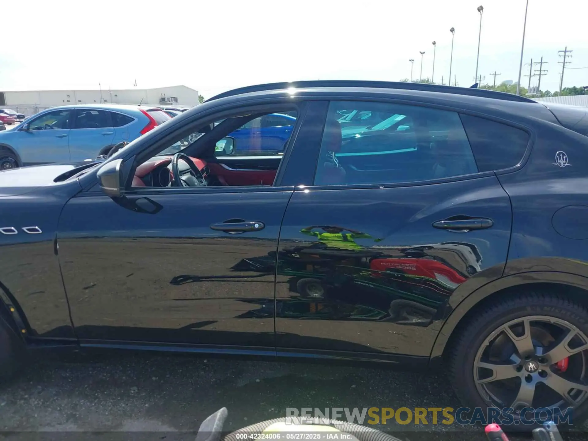14 Photograph of a damaged car ZN661XUA2KX325342 MASERATI LEVANTE 2019