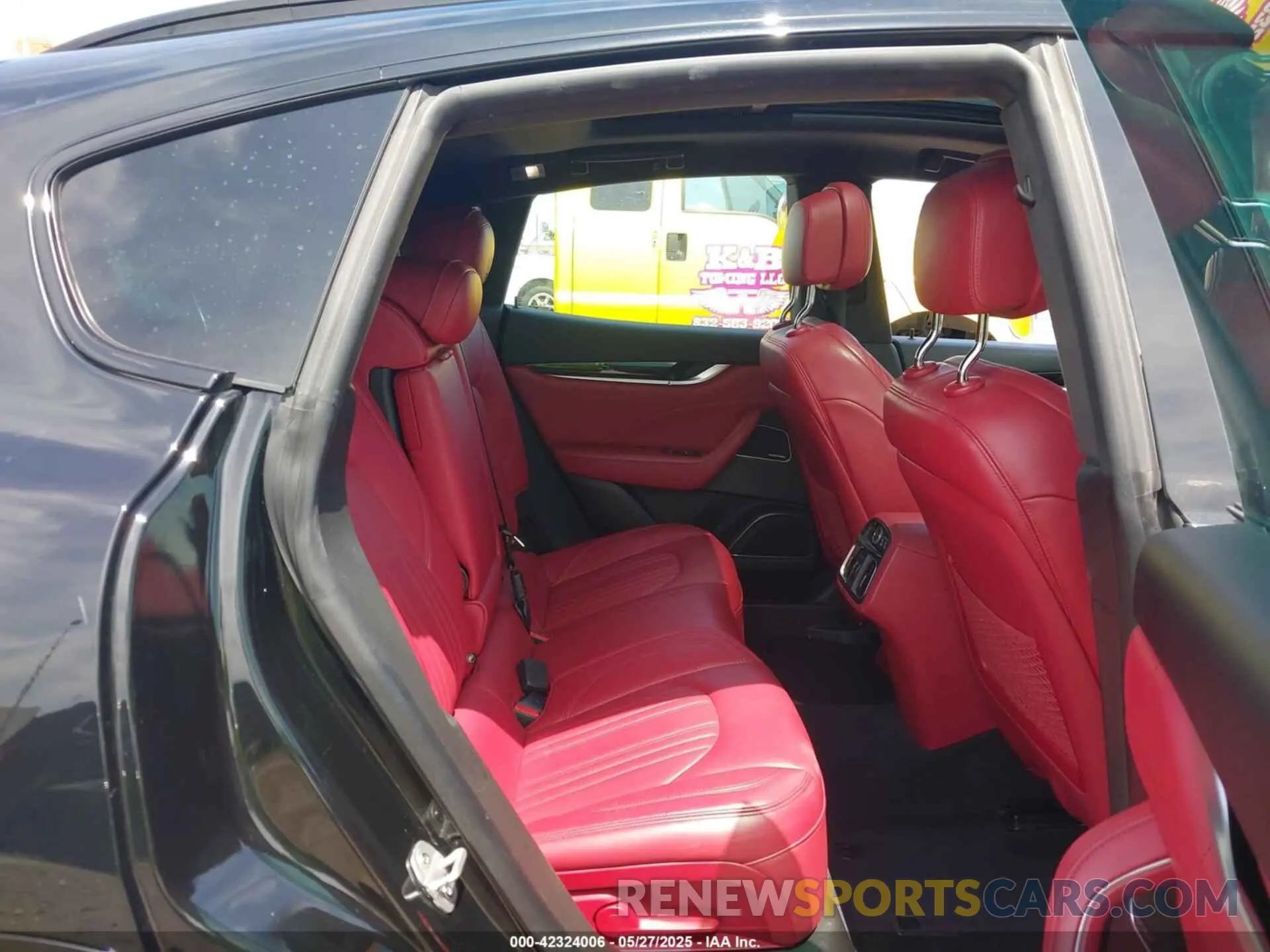 8 Photograph of a damaged car ZN661XUA2KX325342 MASERATI LEVANTE 2019