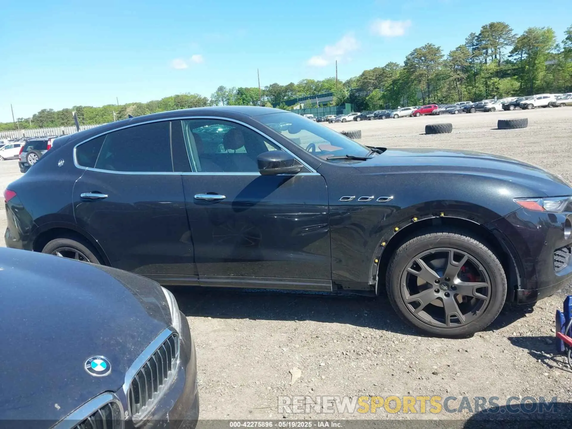 13 Photograph of a damaged car ZN661XUA8KX320520 MASERATI LEVANTE 2019
