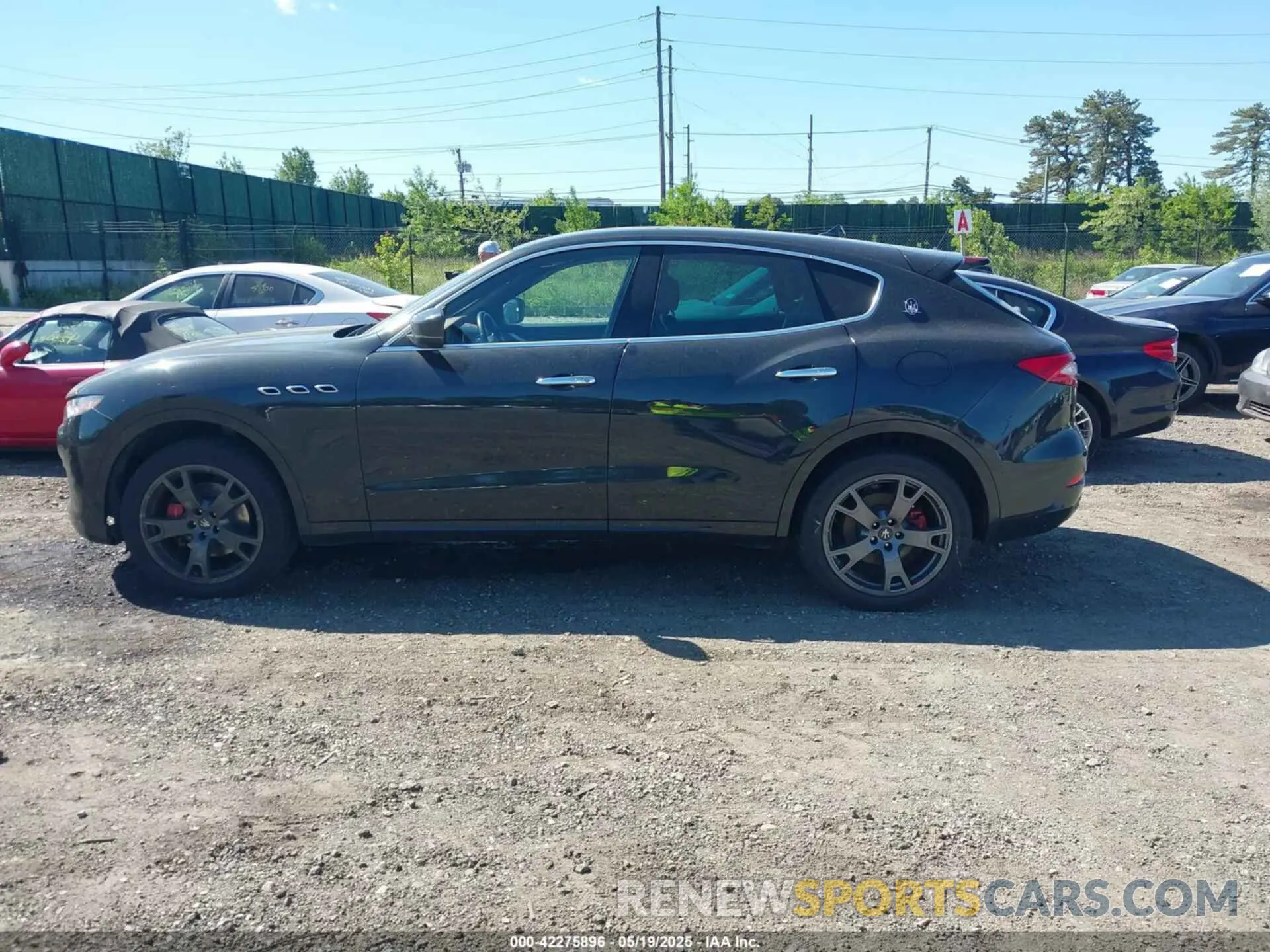 14 Photograph of a damaged car ZN661XUA8KX320520 MASERATI LEVANTE 2019