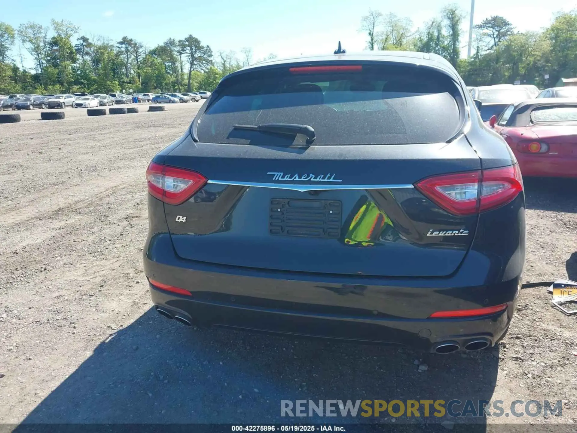 16 Photograph of a damaged car ZN661XUA8KX320520 MASERATI LEVANTE 2019
