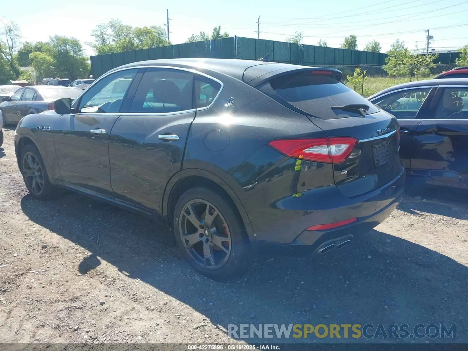 3 Photograph of a damaged car ZN661XUA8KX320520 MASERATI LEVANTE 2019