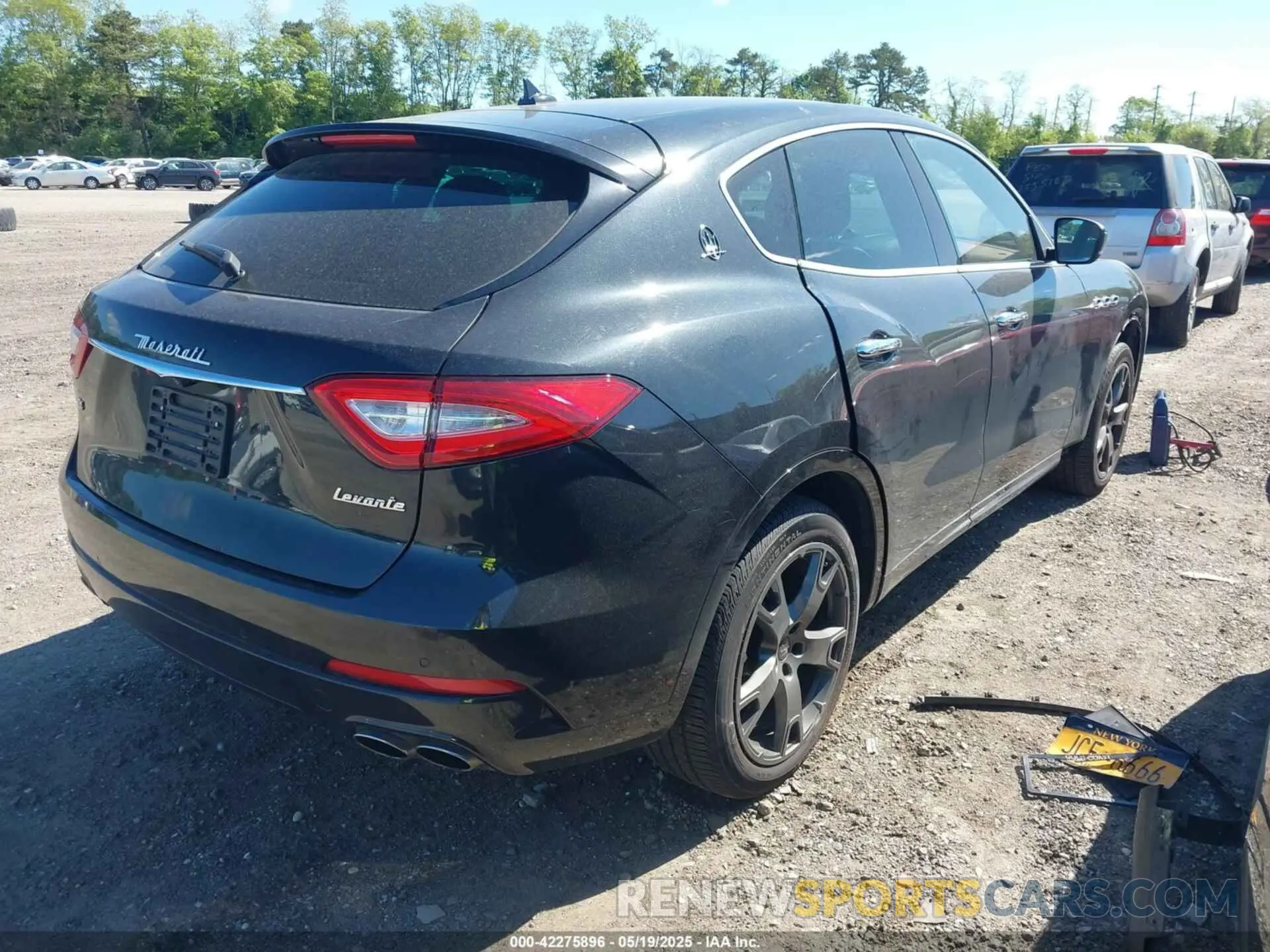 4 Photograph of a damaged car ZN661XUA8KX320520 MASERATI LEVANTE 2019