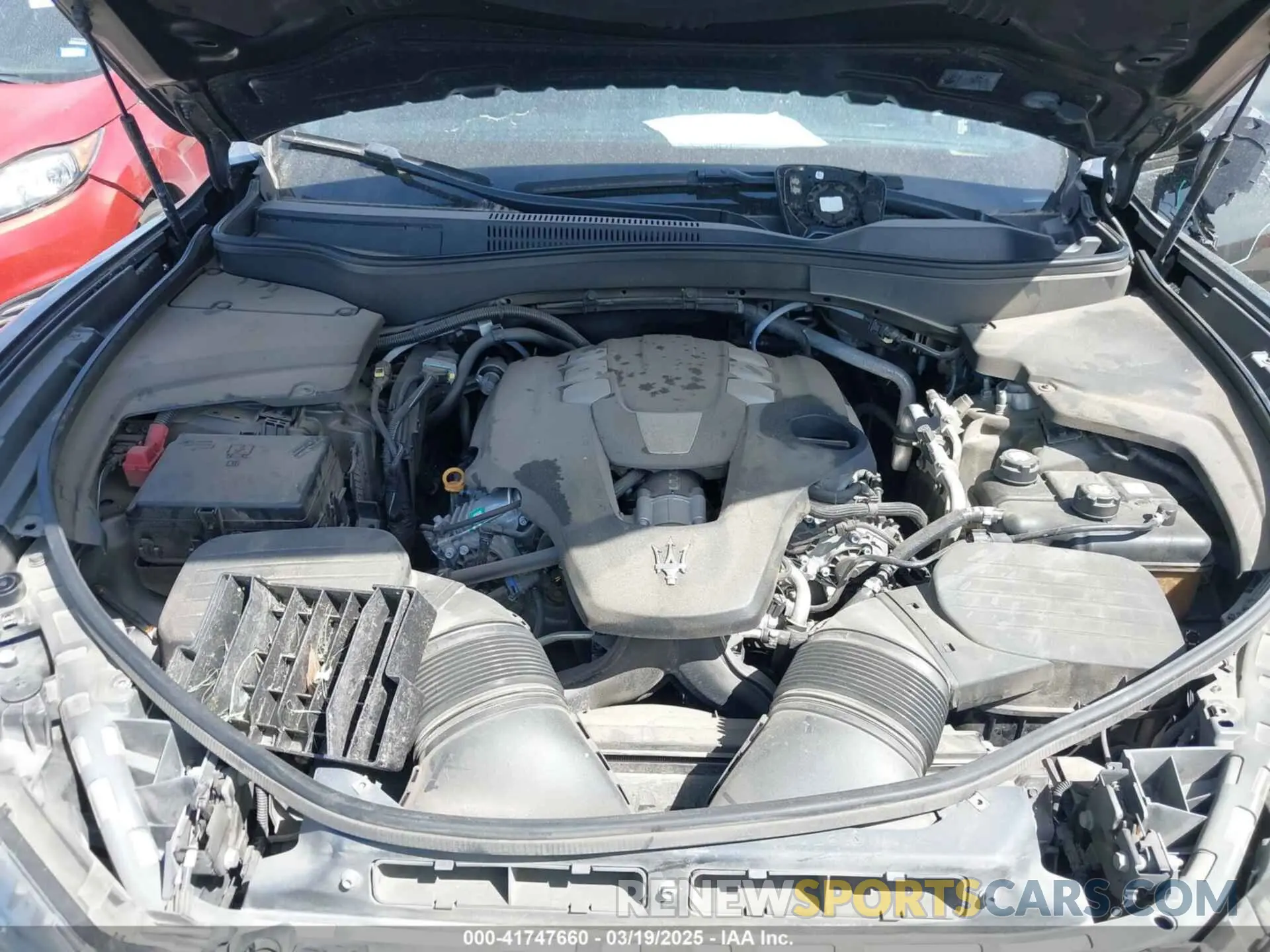 10 Photograph of a damaged car ZN661XUAXKX323919 MASERATI LEVANTE 2019