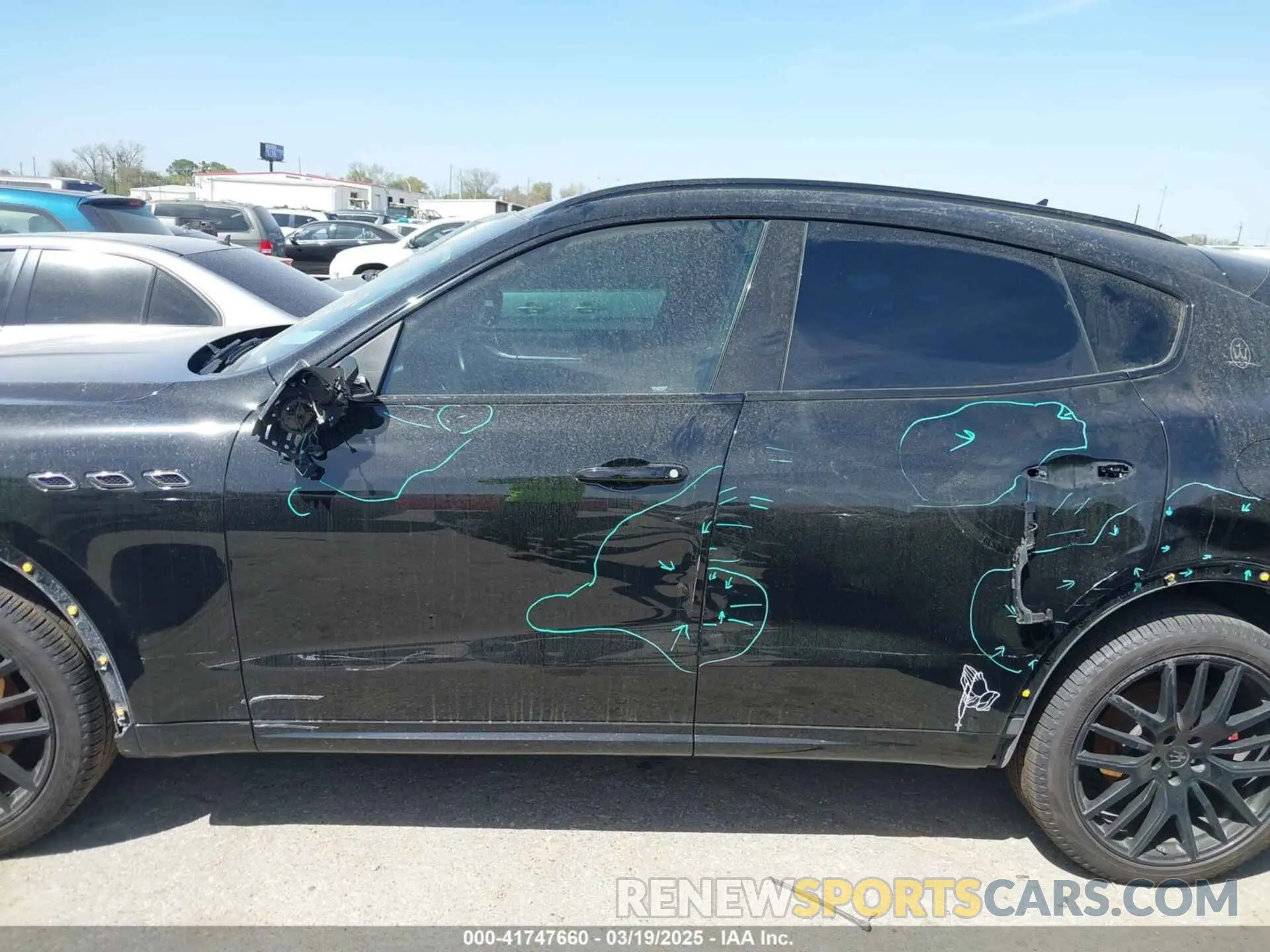 13 Photograph of a damaged car ZN661XUAXKX323919 MASERATI LEVANTE 2019