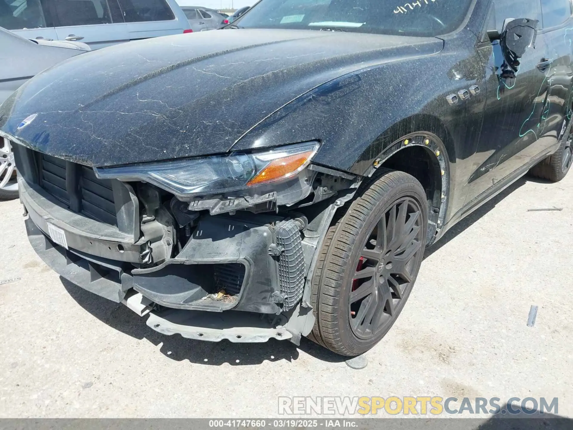 17 Photograph of a damaged car ZN661XUAXKX323919 MASERATI LEVANTE 2019