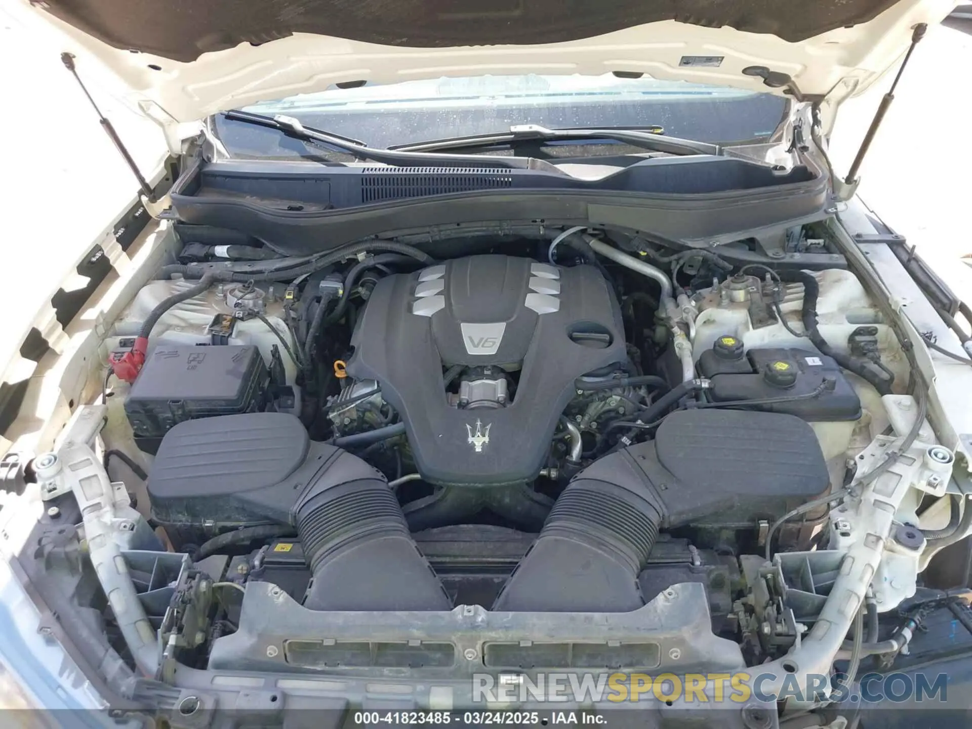 10 Photograph of a damaged car ZN661XUL4KX319060 MASERATI LEVANTE 2019