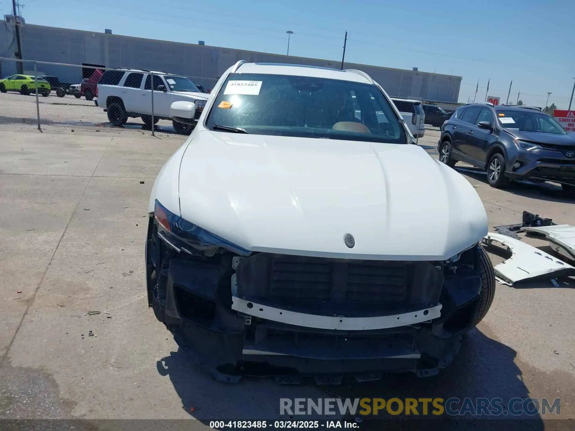 13 Photograph of a damaged car ZN661XUL4KX319060 MASERATI LEVANTE 2019