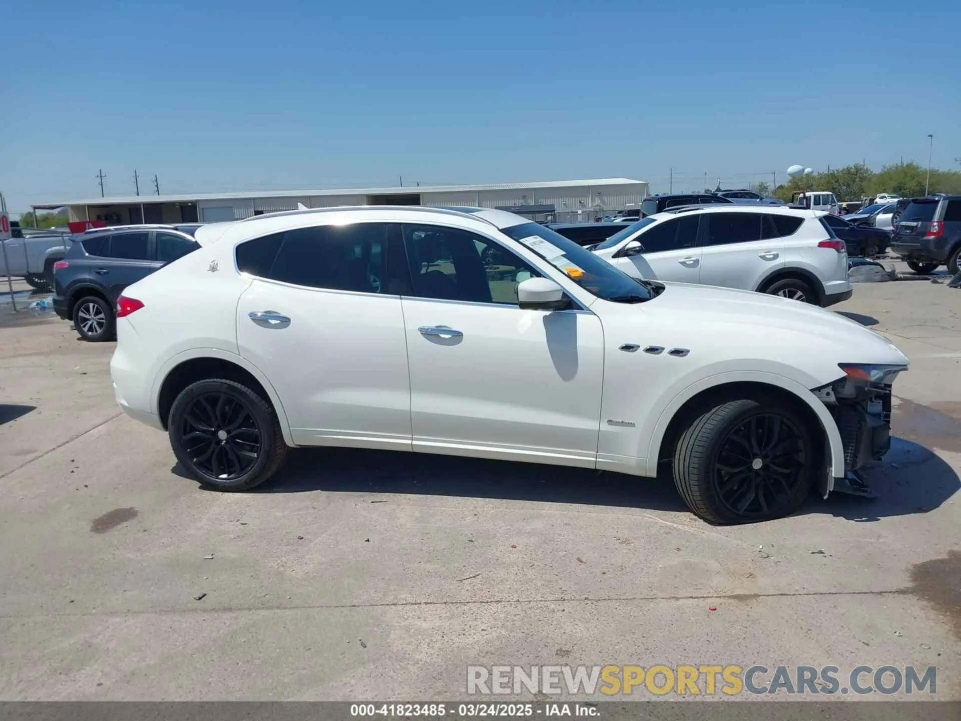 14 Photograph of a damaged car ZN661XUL4KX319060 MASERATI LEVANTE 2019