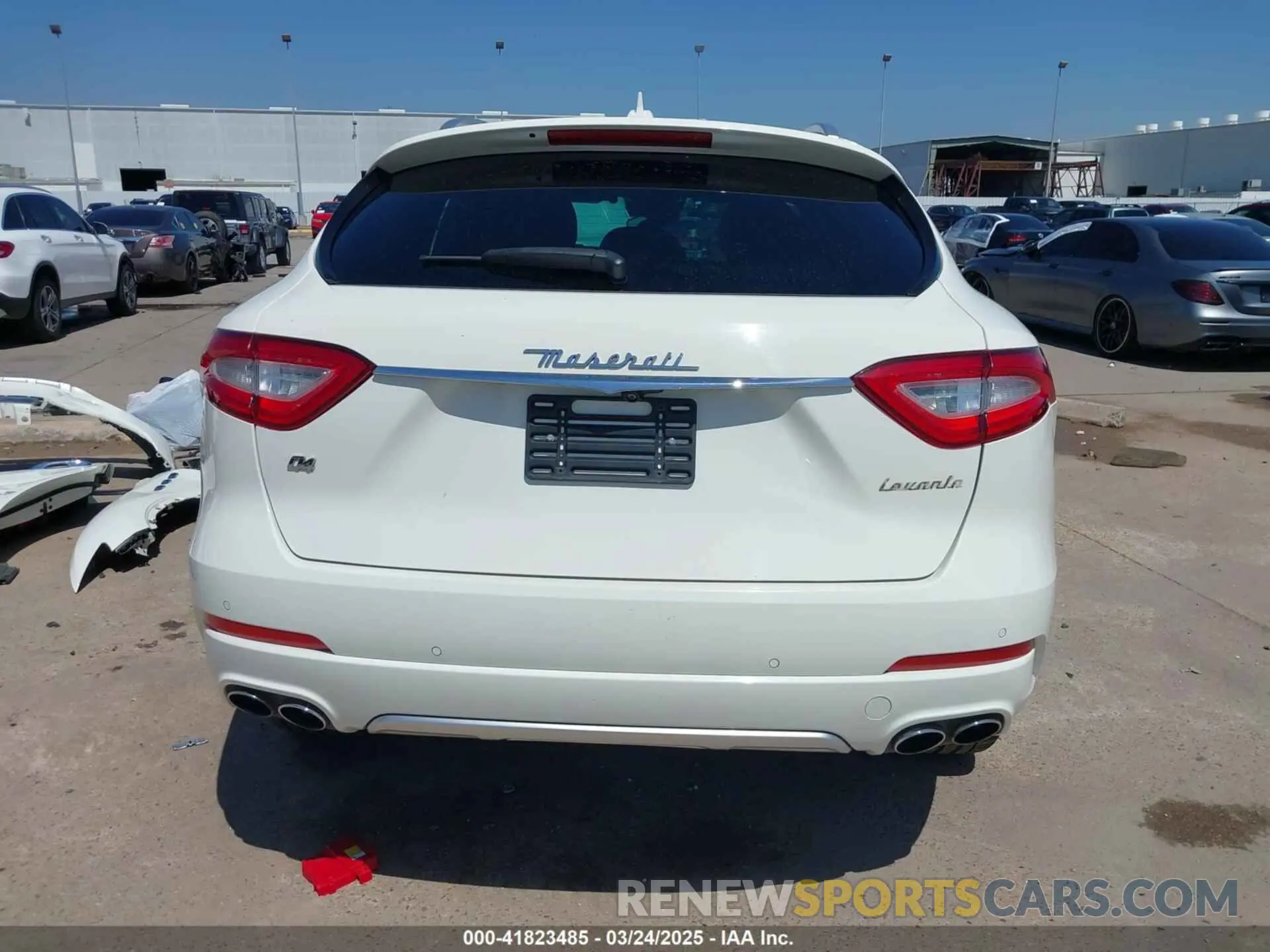 17 Photograph of a damaged car ZN661XUL4KX319060 MASERATI LEVANTE 2019