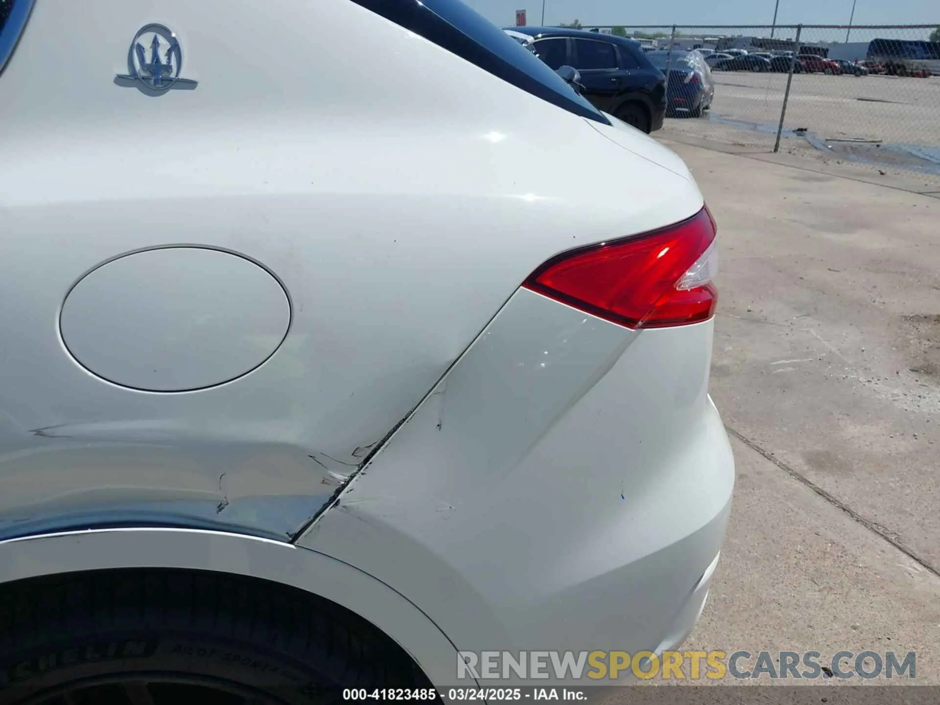 21 Photograph of a damaged car ZN661XUL4KX319060 MASERATI LEVANTE 2019