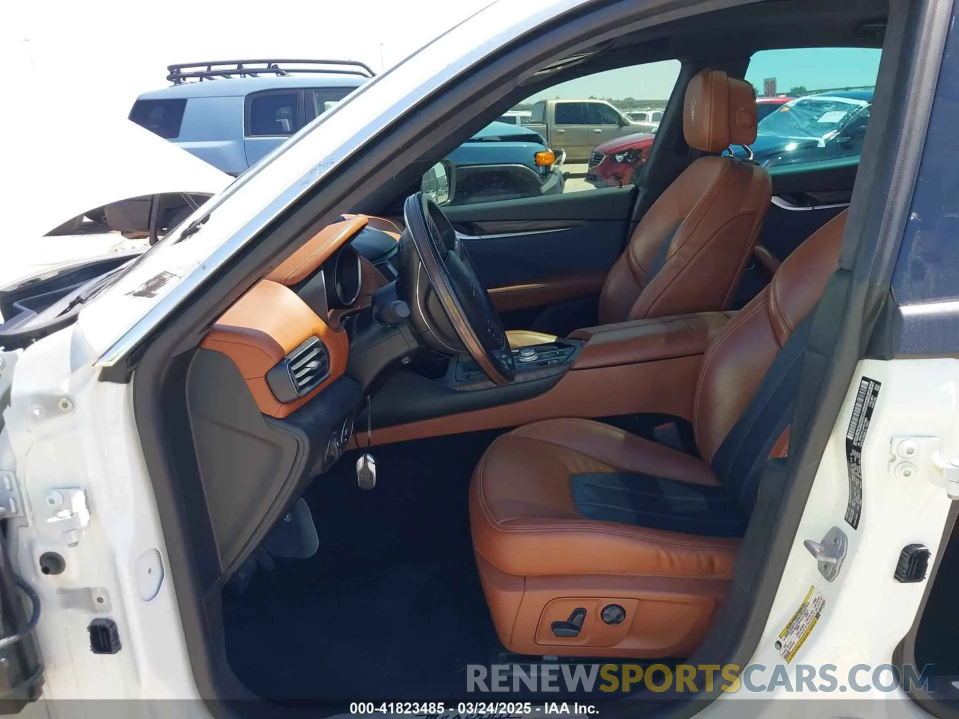 5 Photograph of a damaged car ZN661XUL4KX319060 MASERATI LEVANTE 2019
