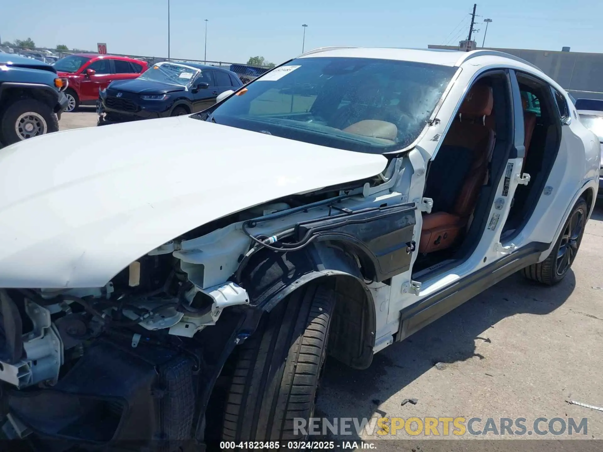6 Photograph of a damaged car ZN661XUL4KX319060 MASERATI LEVANTE 2019