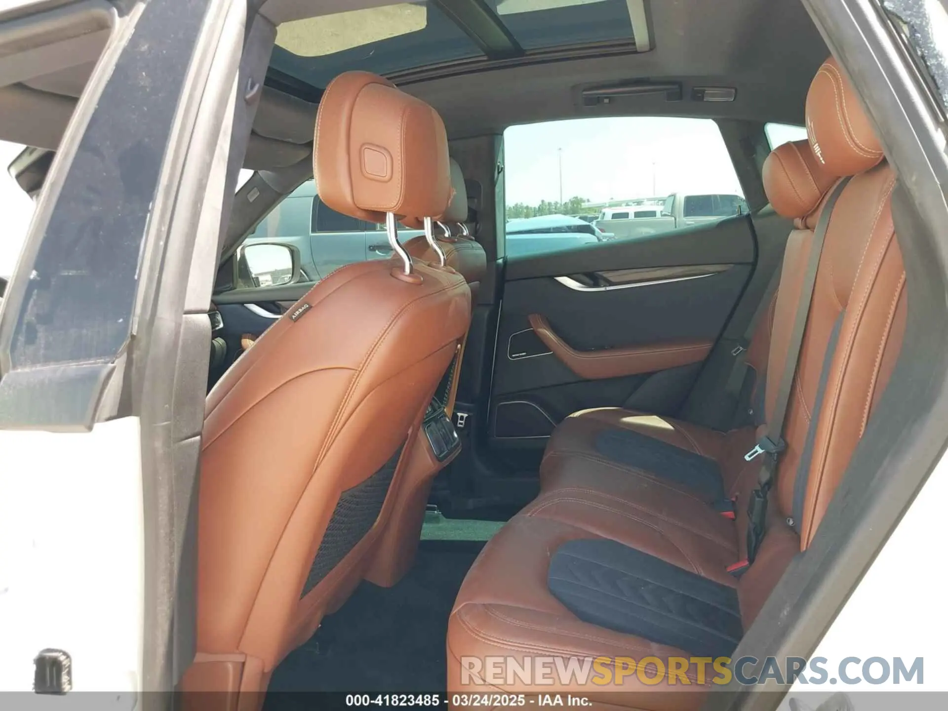 8 Photograph of a damaged car ZN661XUL4KX319060 MASERATI LEVANTE 2019
