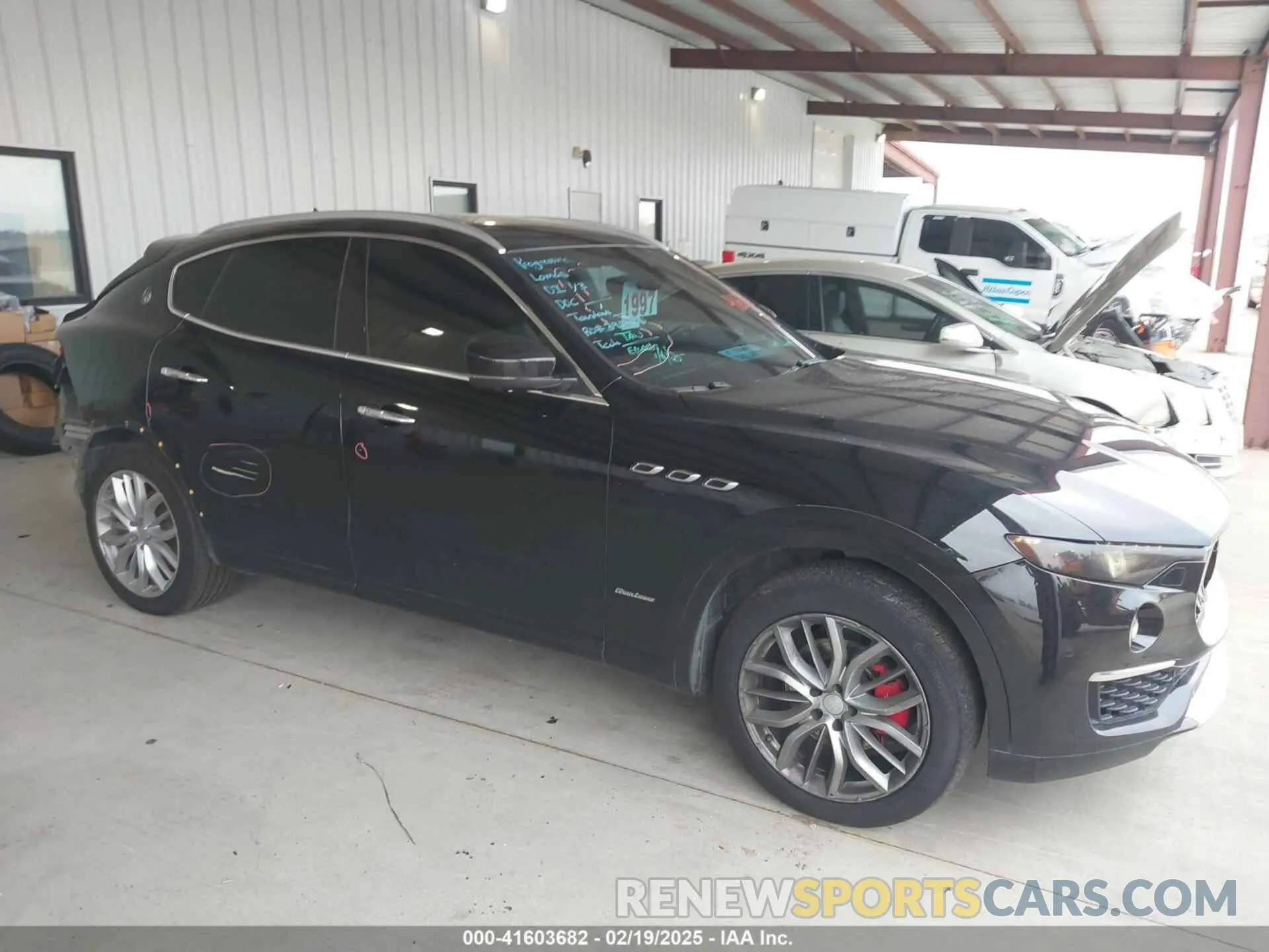 14 Photograph of a damaged car ZN661XUL4KX321570 MASERATI LEVANTE 2019