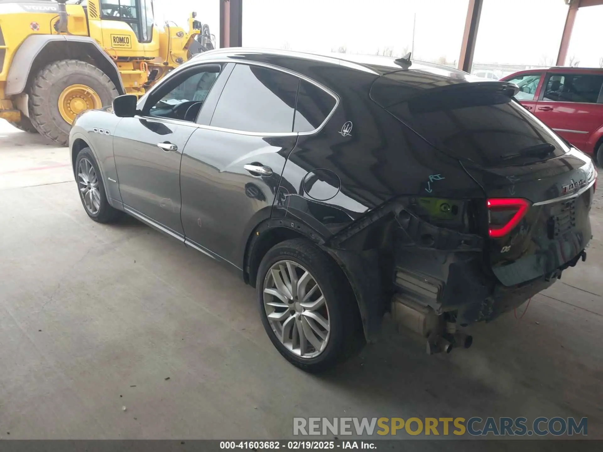 3 Photograph of a damaged car ZN661XUL4KX321570 MASERATI LEVANTE 2019