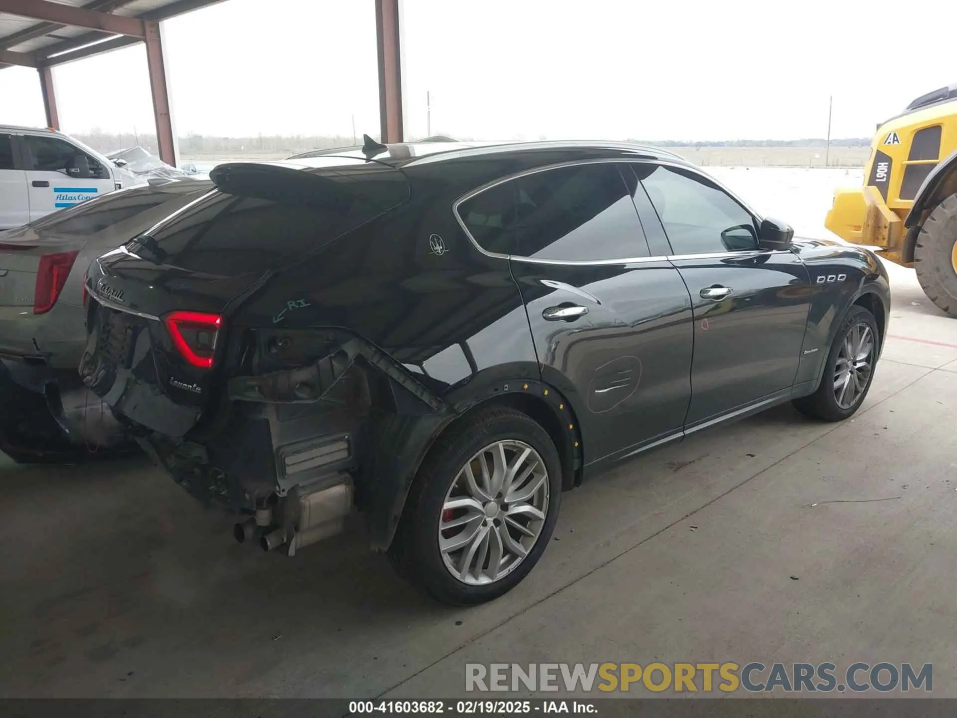 4 Photograph of a damaged car ZN661XUL4KX321570 MASERATI LEVANTE 2019