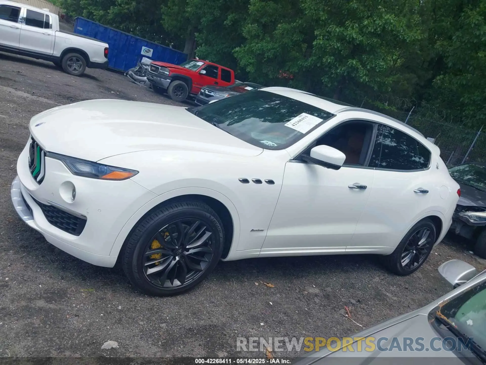 14 Photograph of a damaged car ZN661XUL5KX309301 MASERATI LEVANTE 2019