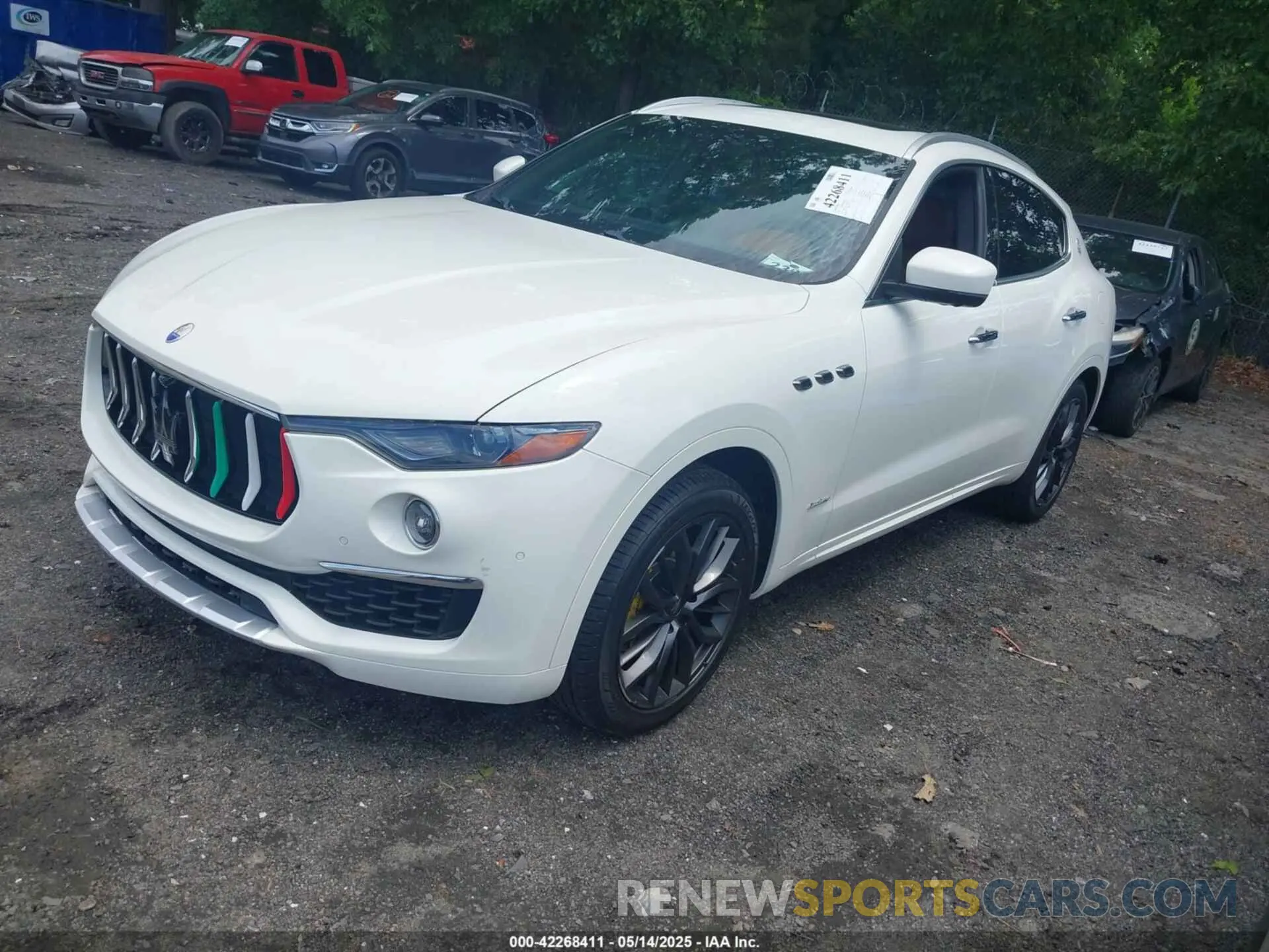 2 Photograph of a damaged car ZN661XUL5KX309301 MASERATI LEVANTE 2019