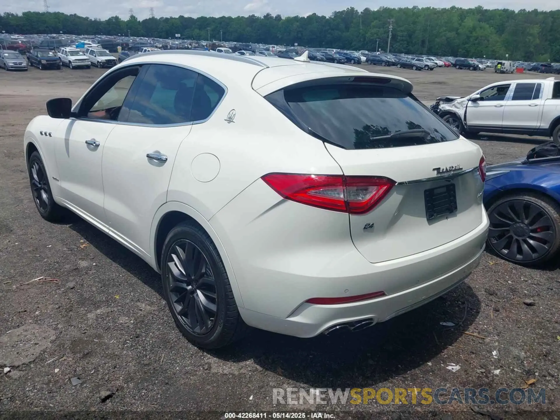 3 Photograph of a damaged car ZN661XUL5KX309301 MASERATI LEVANTE 2019