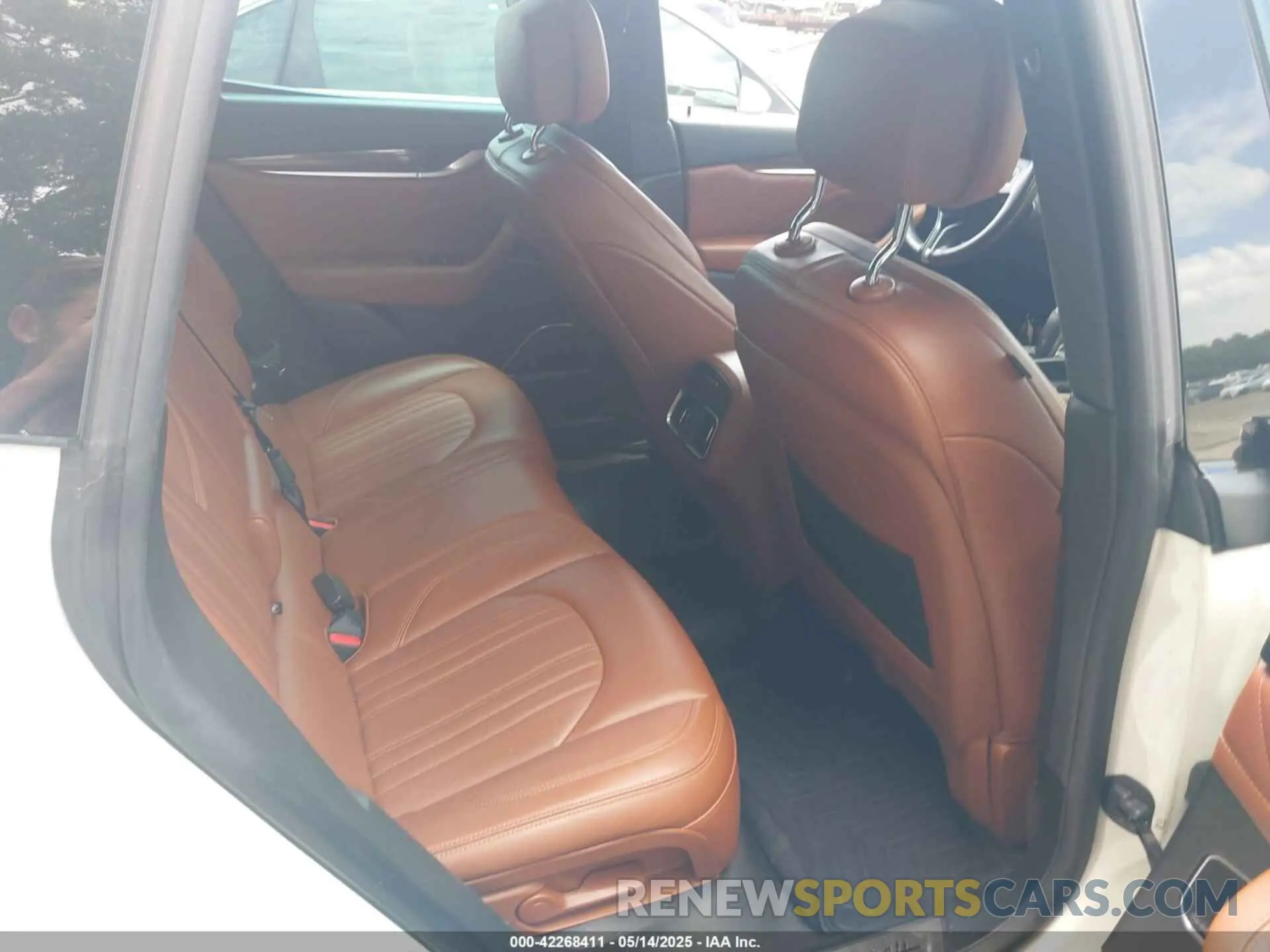 8 Photograph of a damaged car ZN661XUL5KX309301 MASERATI LEVANTE 2019