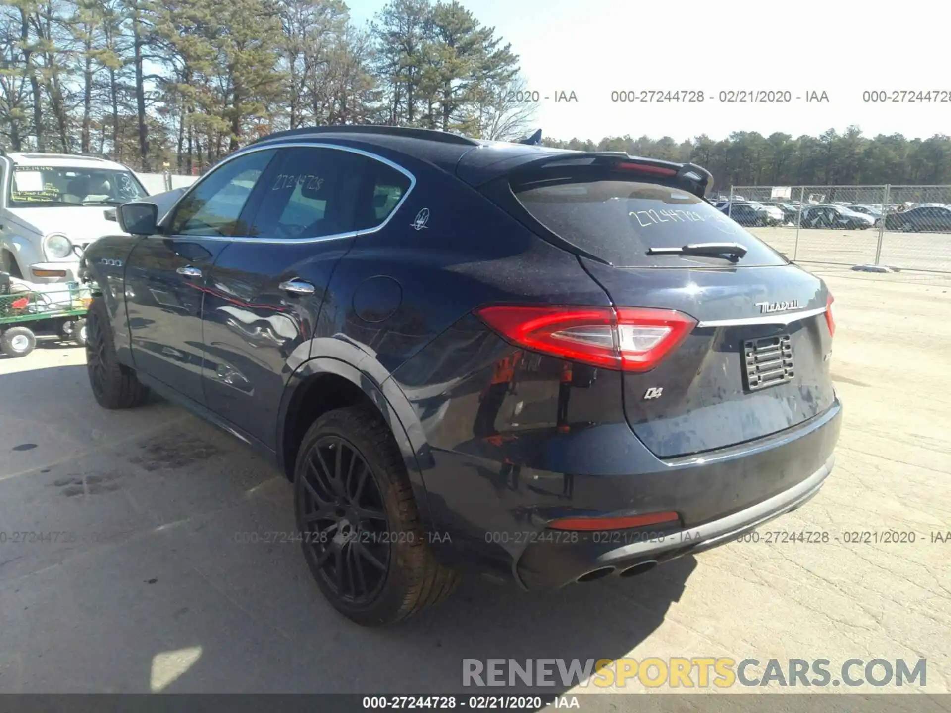 3 Photograph of a damaged car ZN661XUS3KX325455 MASERATI LEVANTE 2019