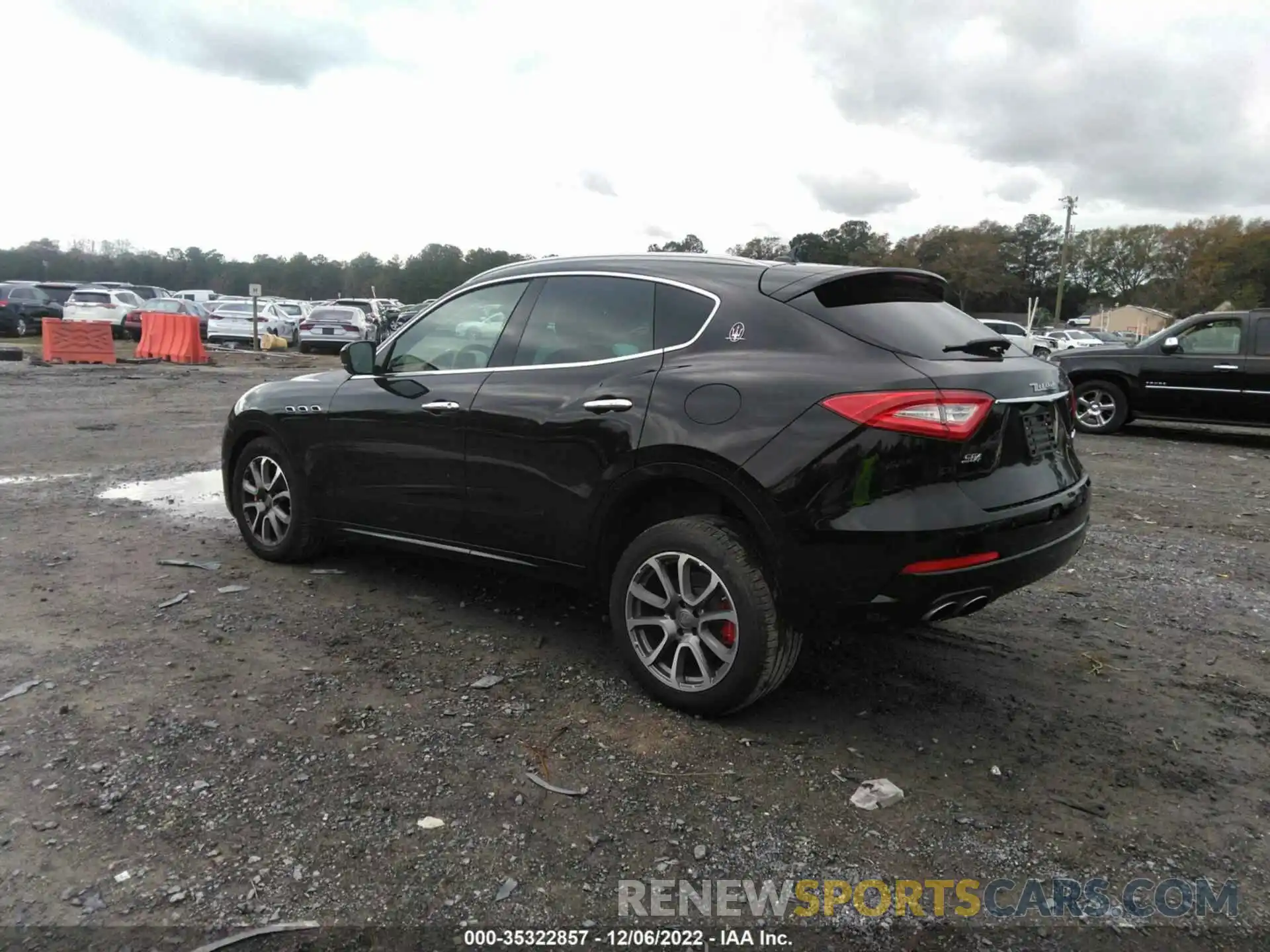 3 Photograph of a damaged car ZN661YUA1KX322194 MASERATI LEVANTE 2019