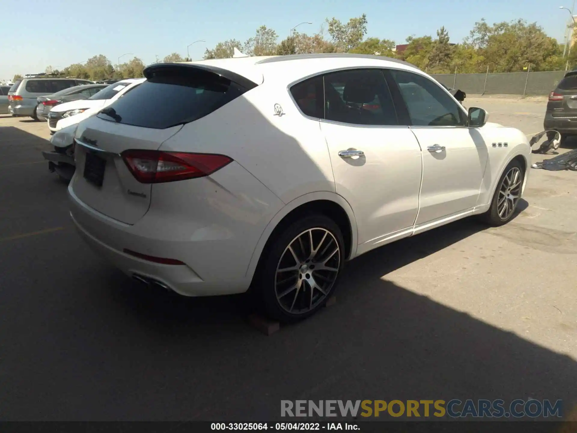 4 Photograph of a damaged car ZN661YUA7KX314505 MASERATI LEVANTE 2019