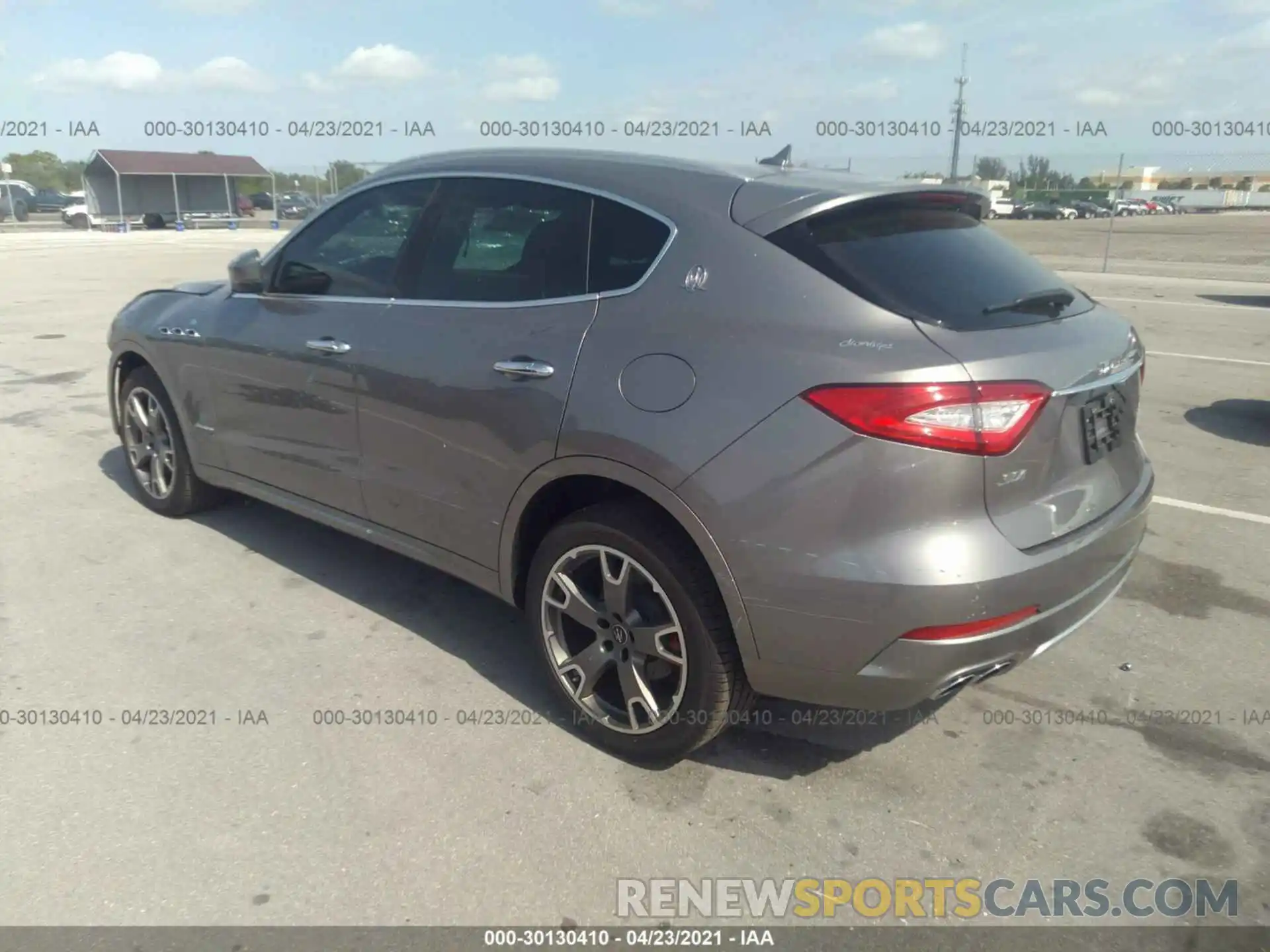 3 Photograph of a damaged car ZN661YUL0KX334919 MASERATI LEVANTE 2019