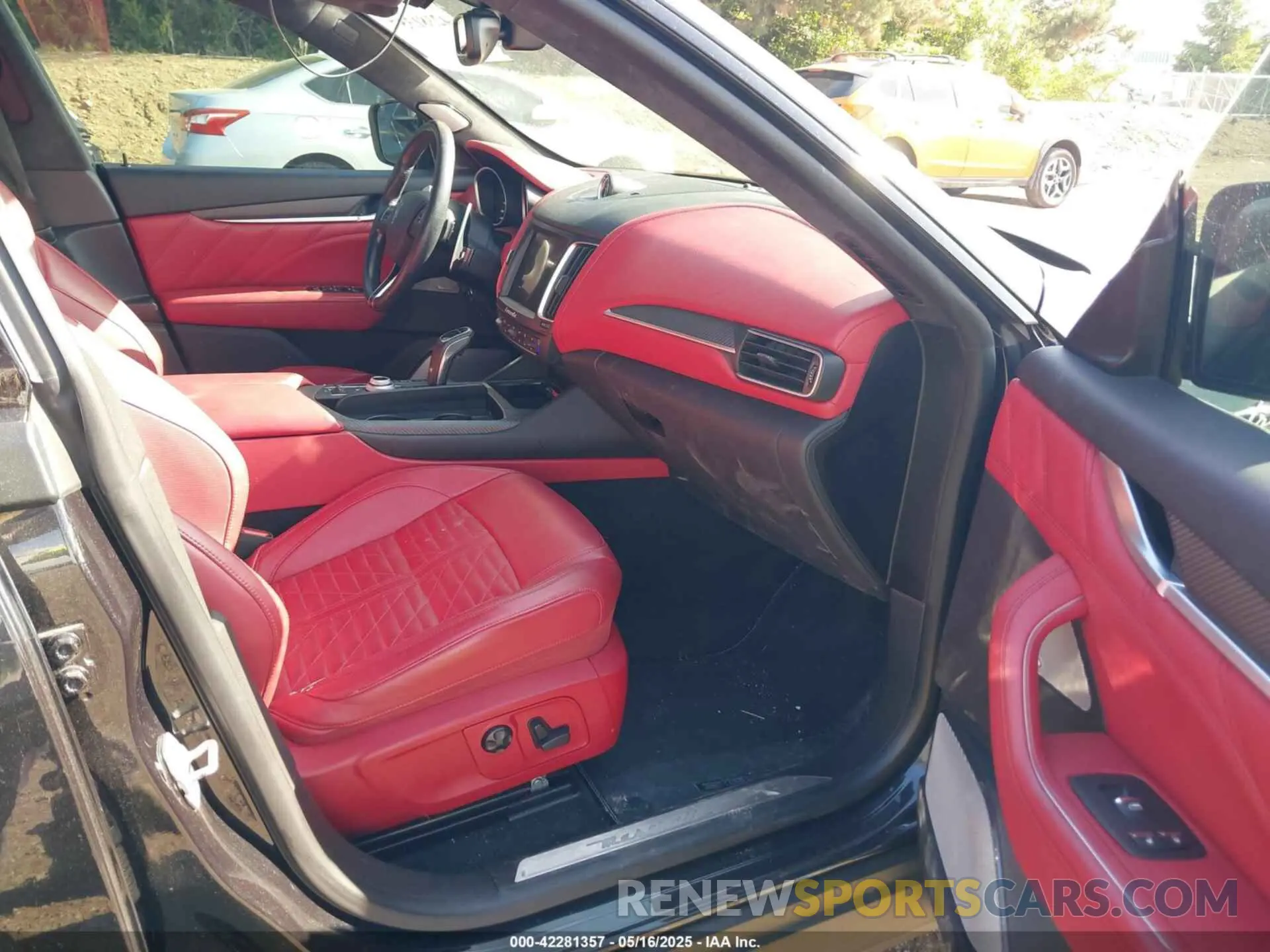 5 Photograph of a damaged car ZN661ZUA9KX332851 MASERATI LEVANTE 2019