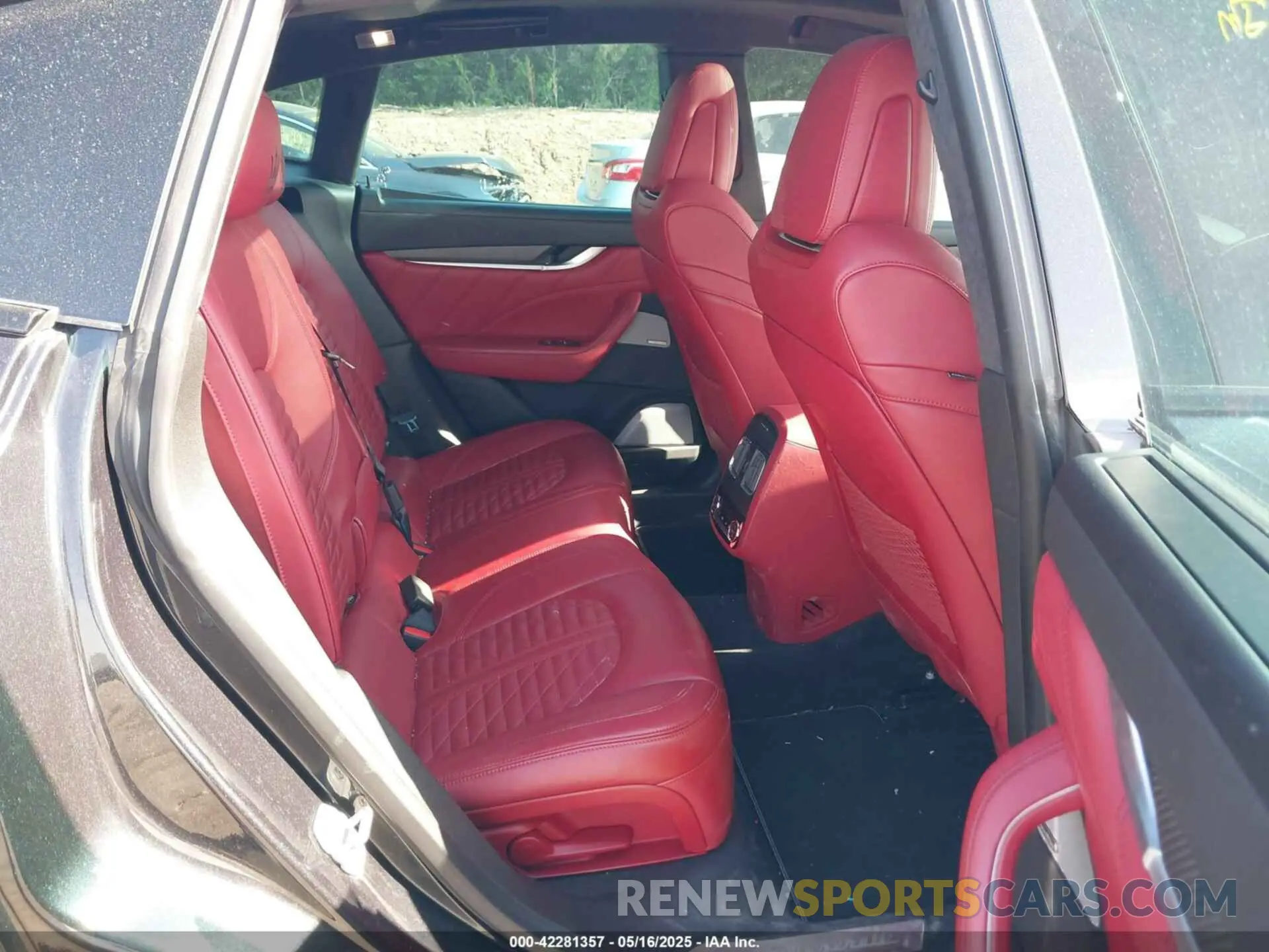8 Photograph of a damaged car ZN661ZUA9KX332851 MASERATI LEVANTE 2019