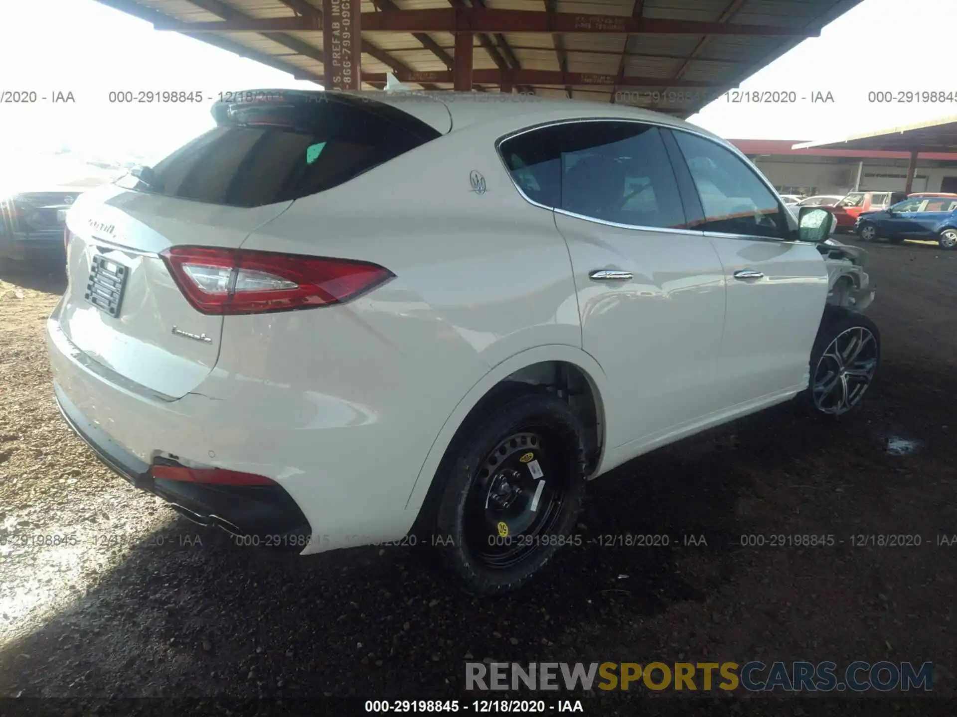 4 Photograph of a damaged car ZN661XUA2LX351540 MASERATI LEVANTE 2020