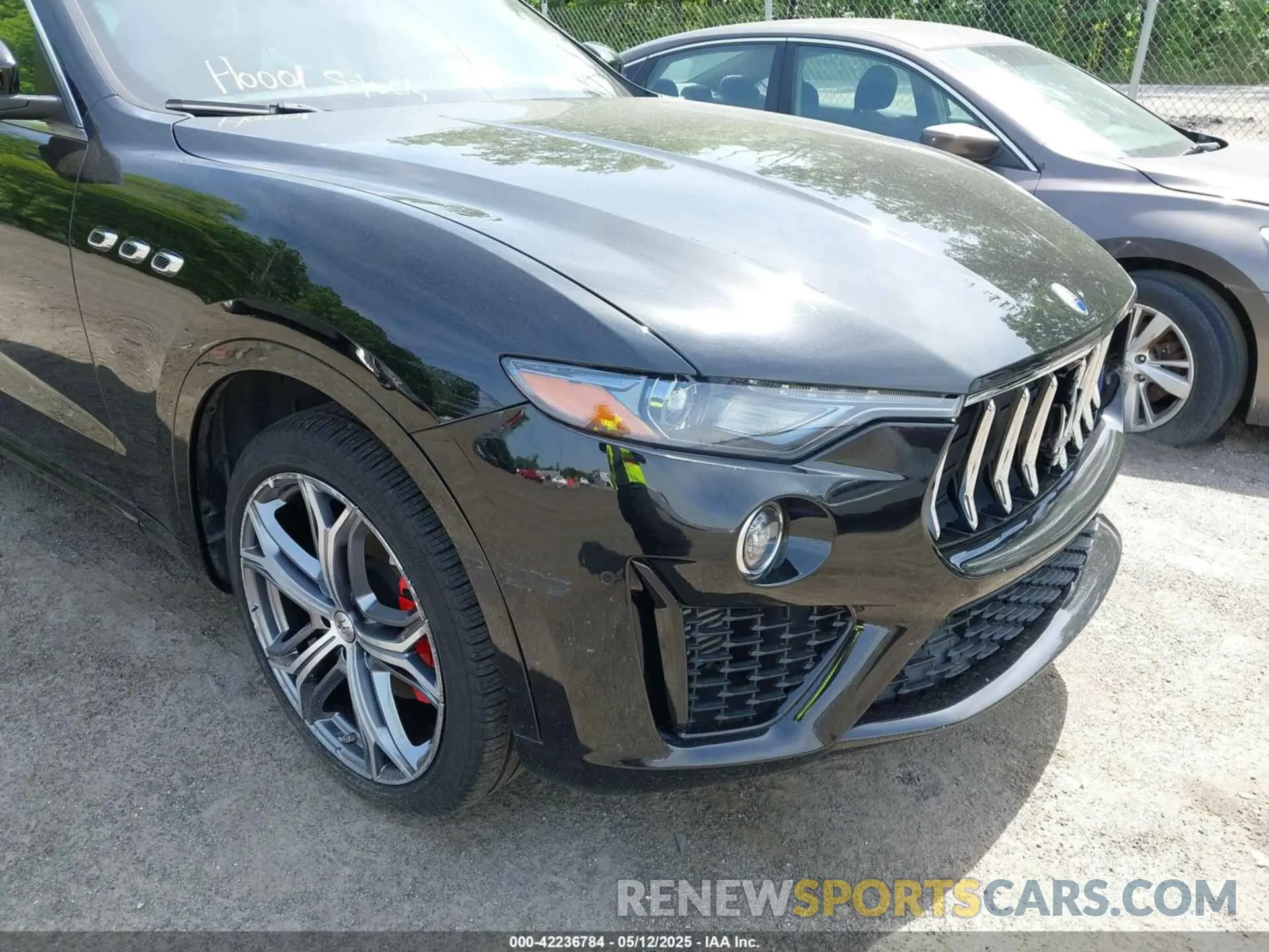 6 Photograph of a damaged car ZN661XUA6LX352481 MASERATI LEVANTE 2020