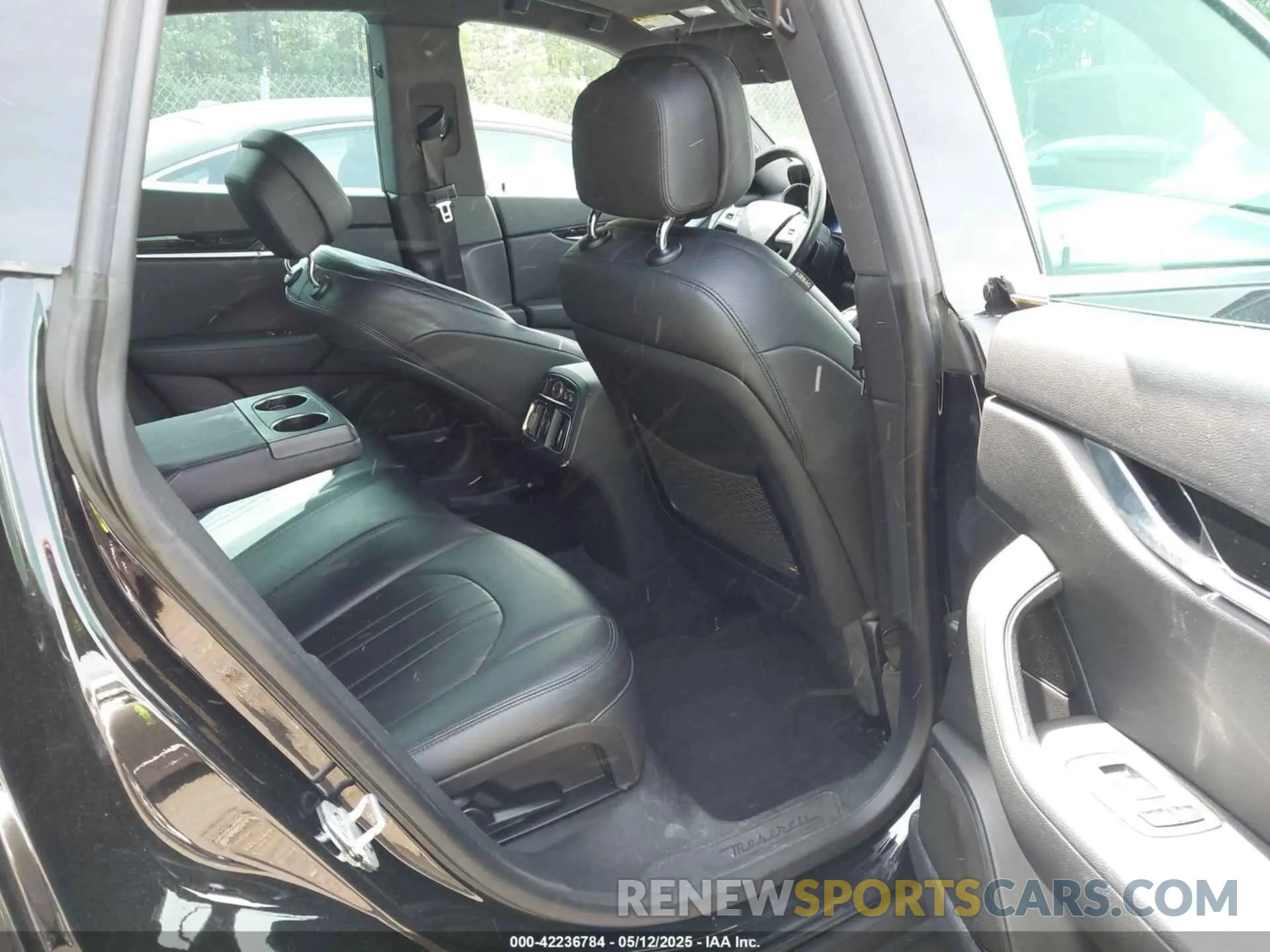 8 Photograph of a damaged car ZN661XUA6LX352481 MASERATI LEVANTE 2020