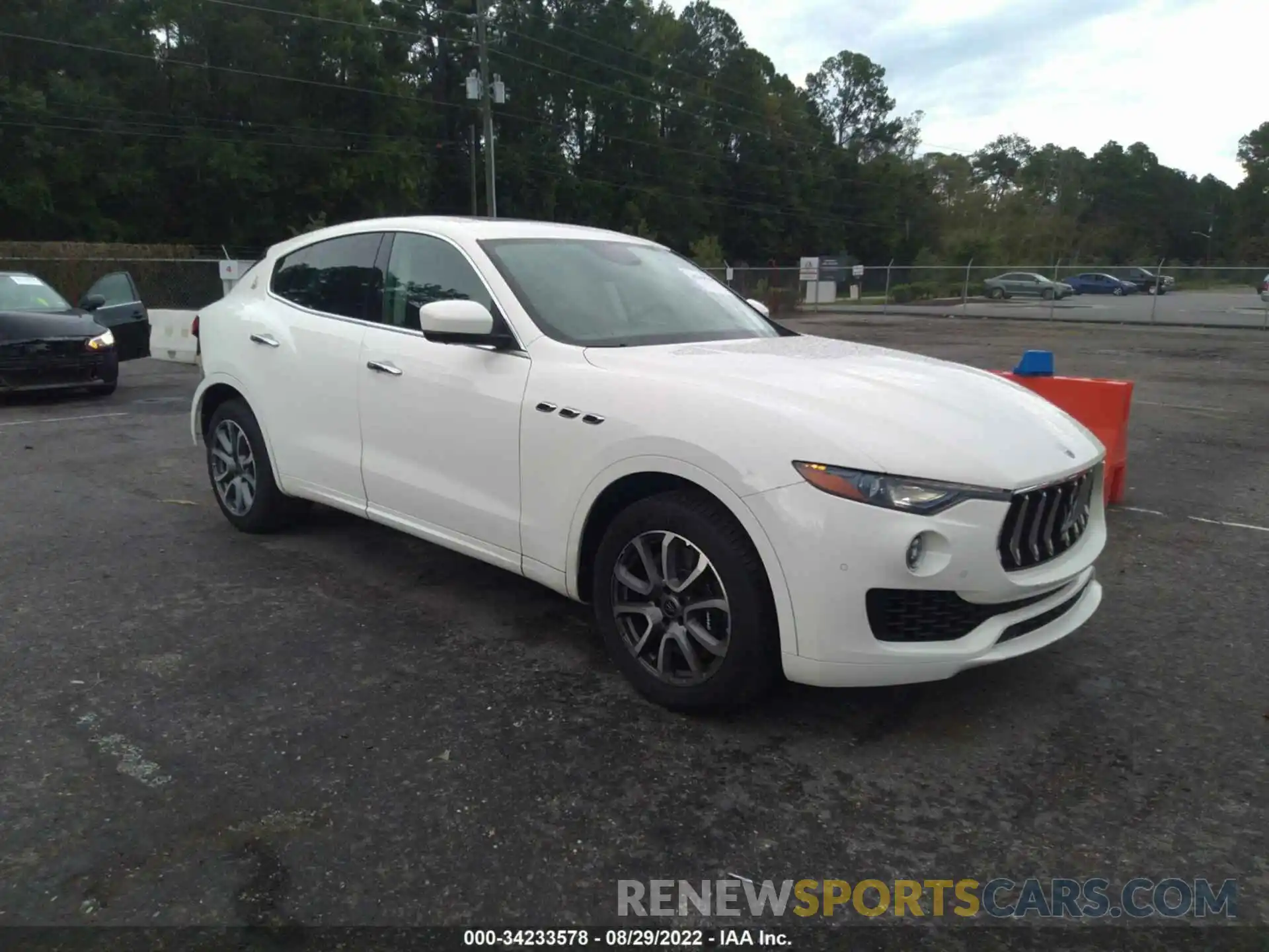 1 Photograph of a damaged car ZN661YUA1LX345136 MASERATI LEVANTE 2020