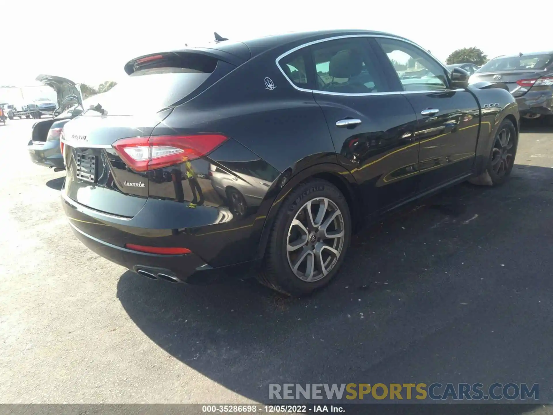 4 Photograph of a damaged car ZN661YUAXLX344924 MASERATI LEVANTE 2020