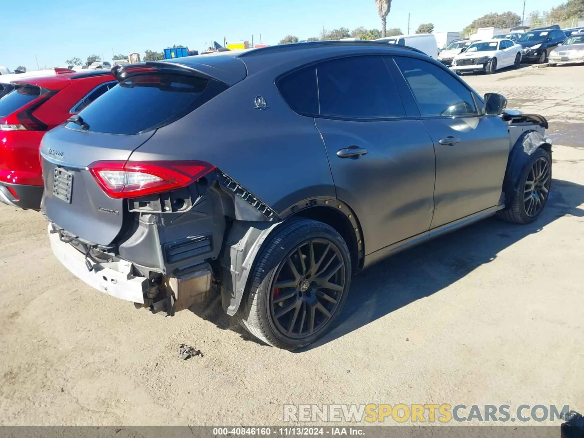 4 Photograph of a damaged car ZN661YUS2LX343176 MASERATI LEVANTE 2020