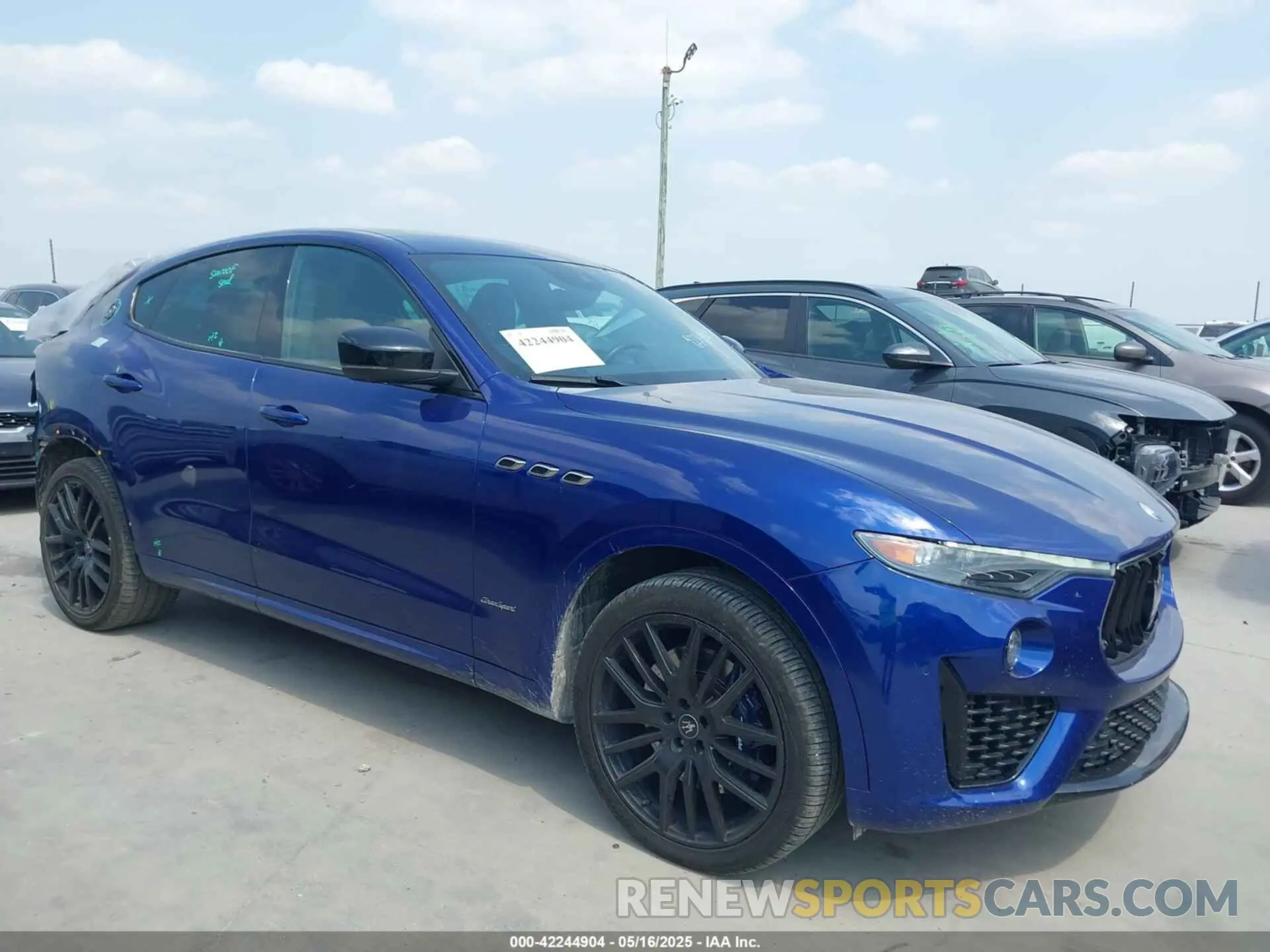 1 Photograph of a damaged car ZN661YUS3LX353537 MASERATI LEVANTE 2020