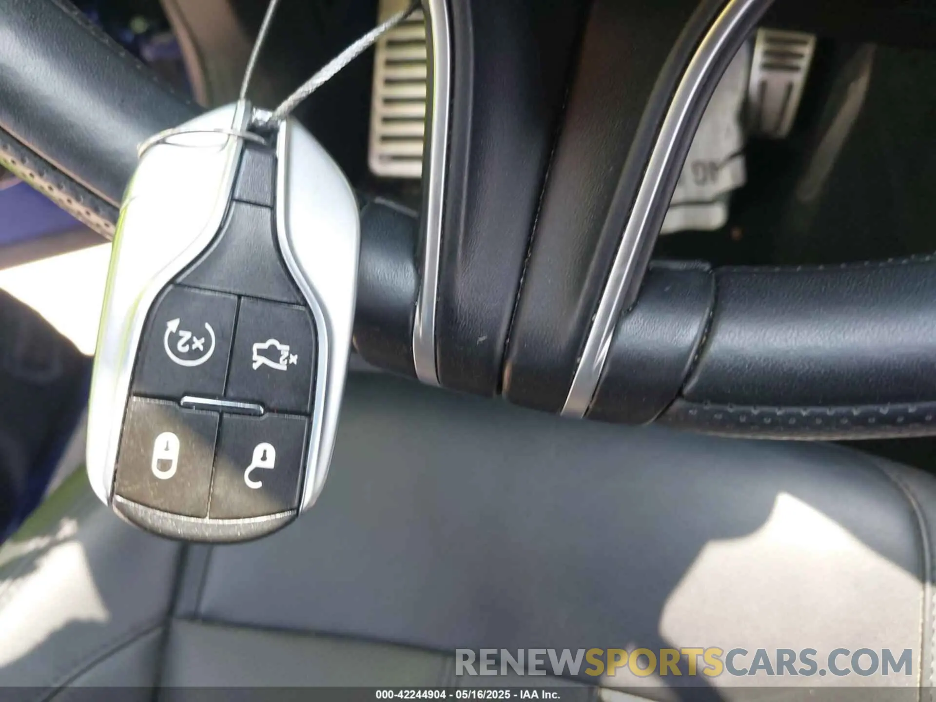 11 Photograph of a damaged car ZN661YUS3LX353537 MASERATI LEVANTE 2020