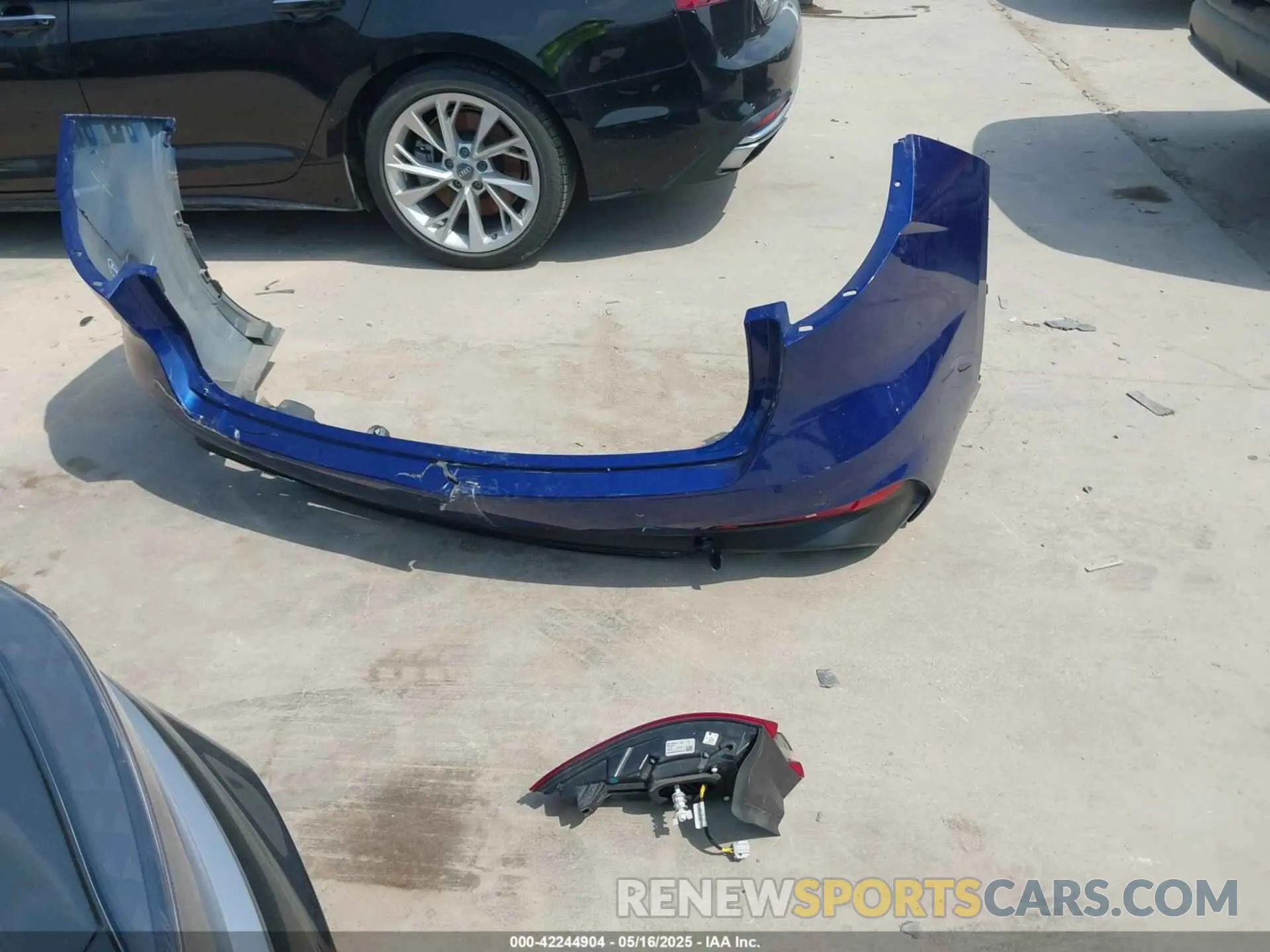 12 Photograph of a damaged car ZN661YUS3LX353537 MASERATI LEVANTE 2020