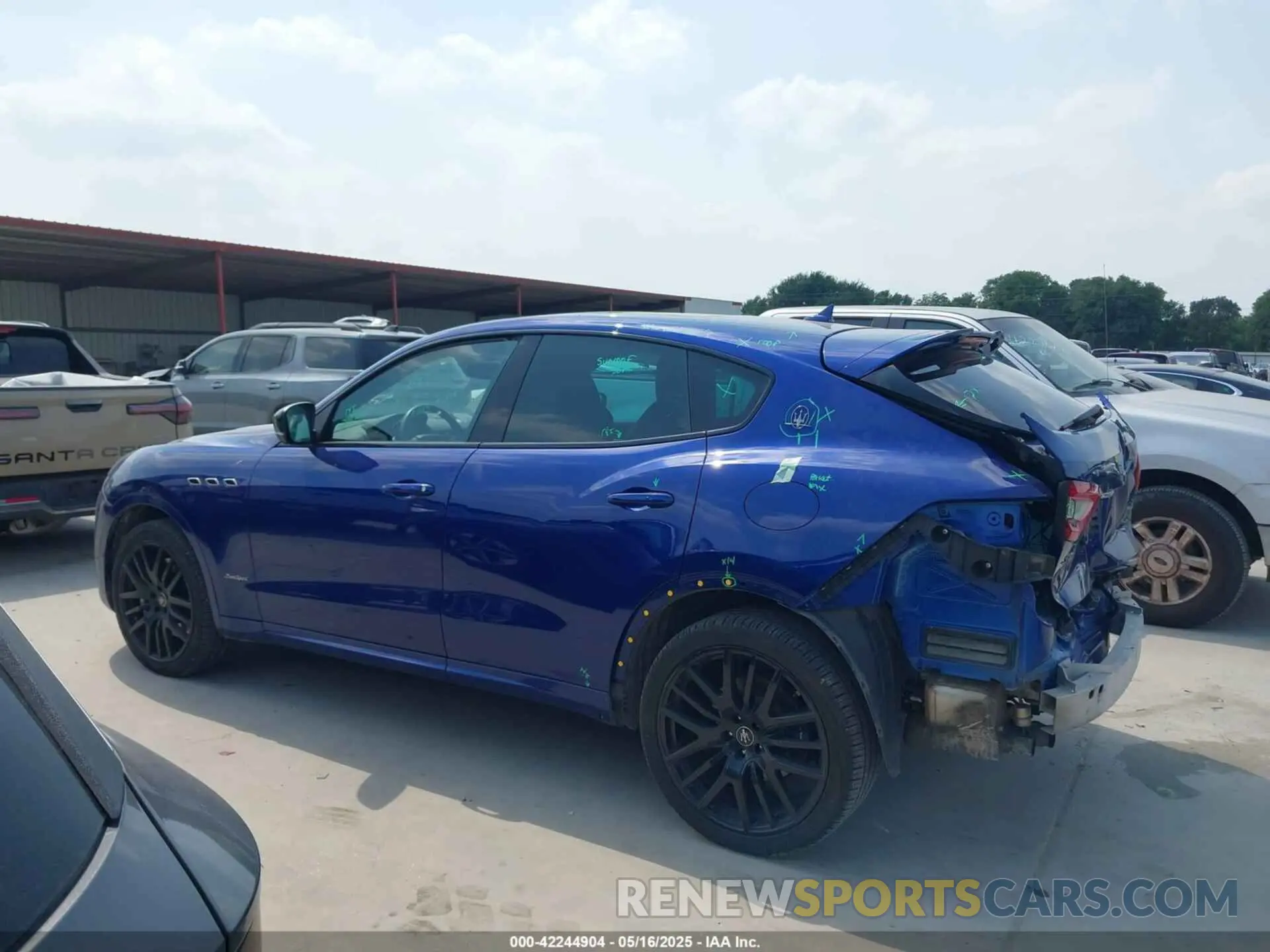 15 Photograph of a damaged car ZN661YUS3LX353537 MASERATI LEVANTE 2020