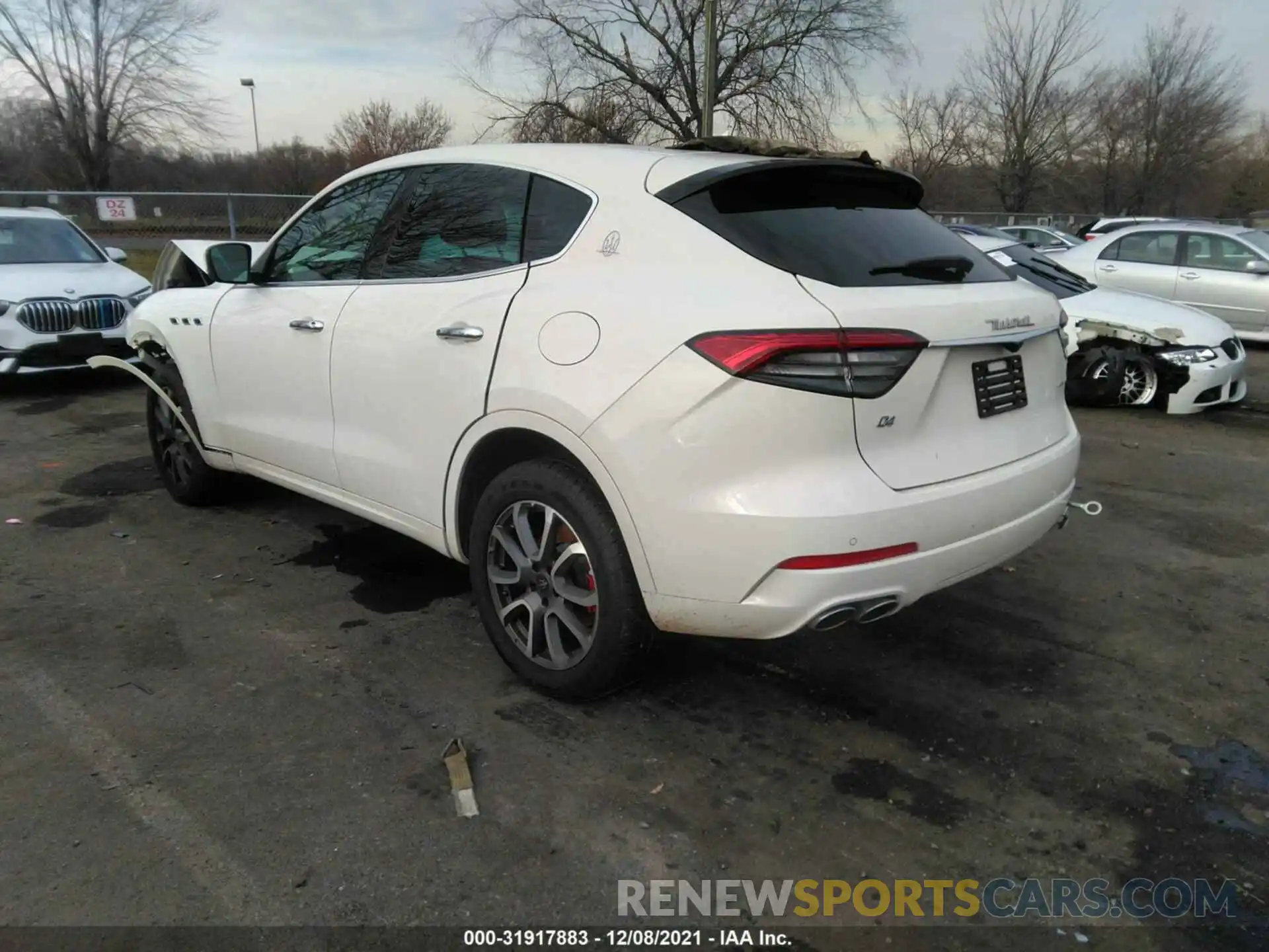 3 Photograph of a damaged car ZN661XUA5MX372044 MASERATI LEVANTE 2021