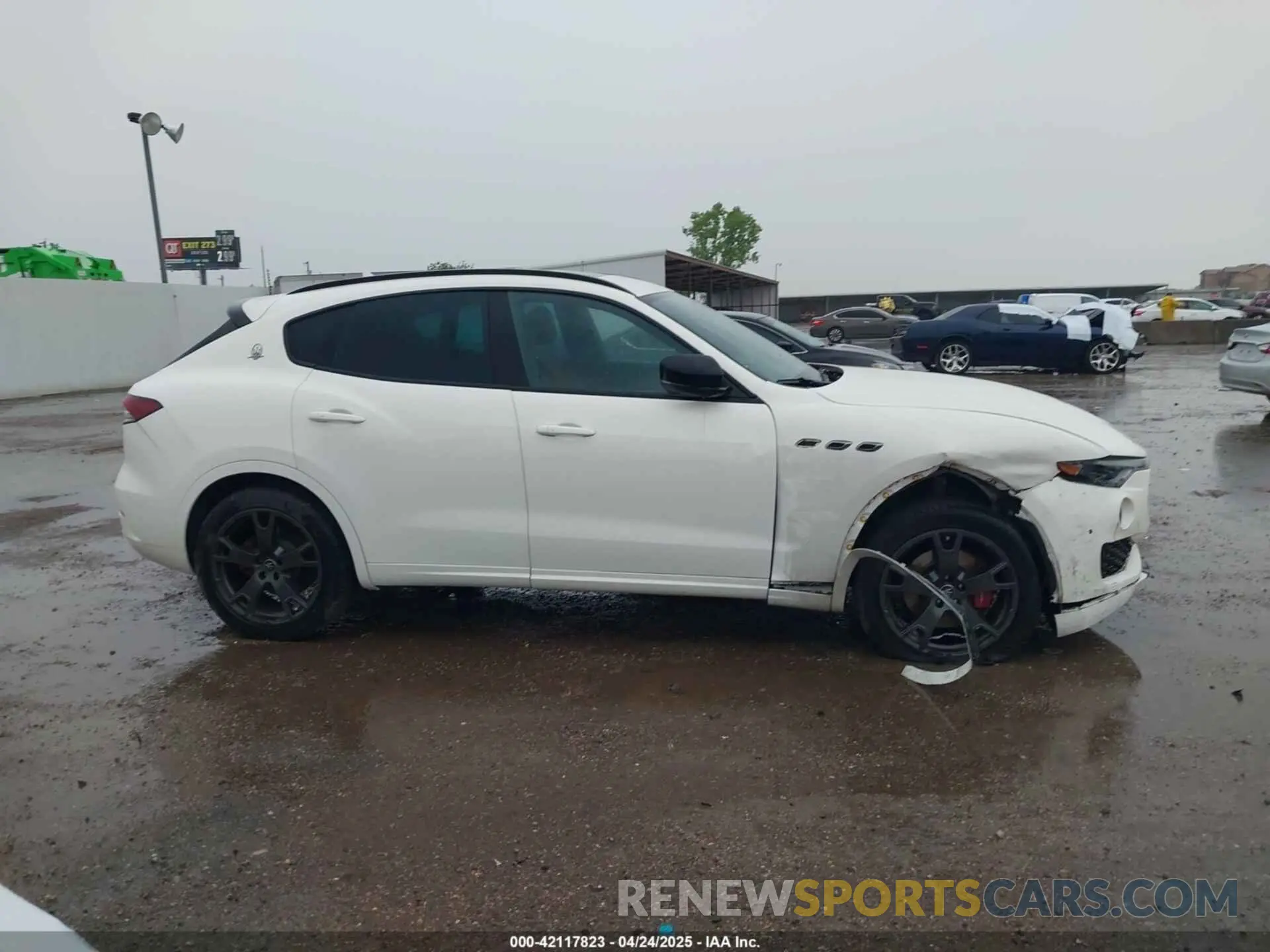 13 Photograph of a damaged car ZN661XUA8MX374158 MASERATI LEVANTE 2021