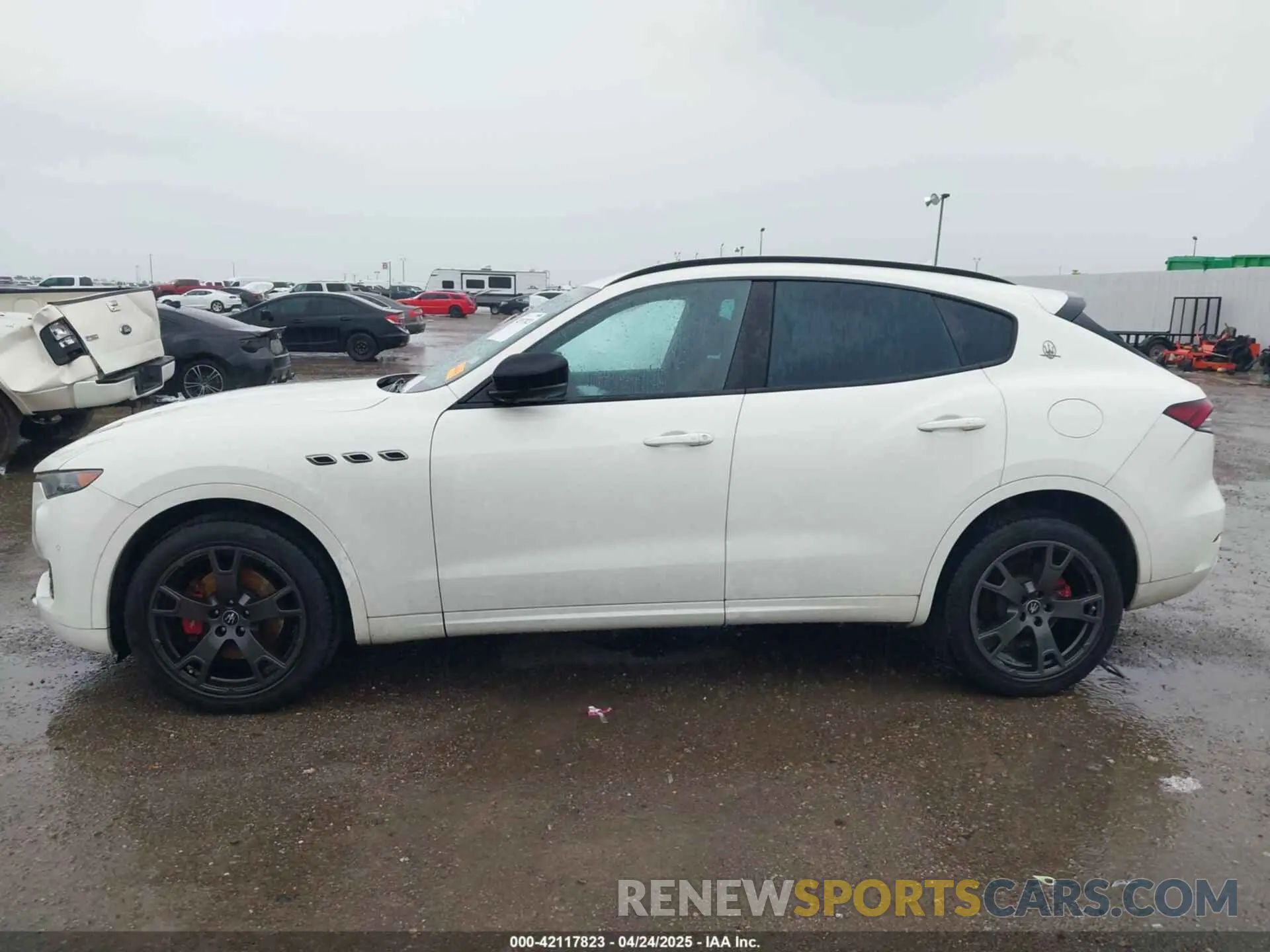 14 Photograph of a damaged car ZN661XUA8MX374158 MASERATI LEVANTE 2021