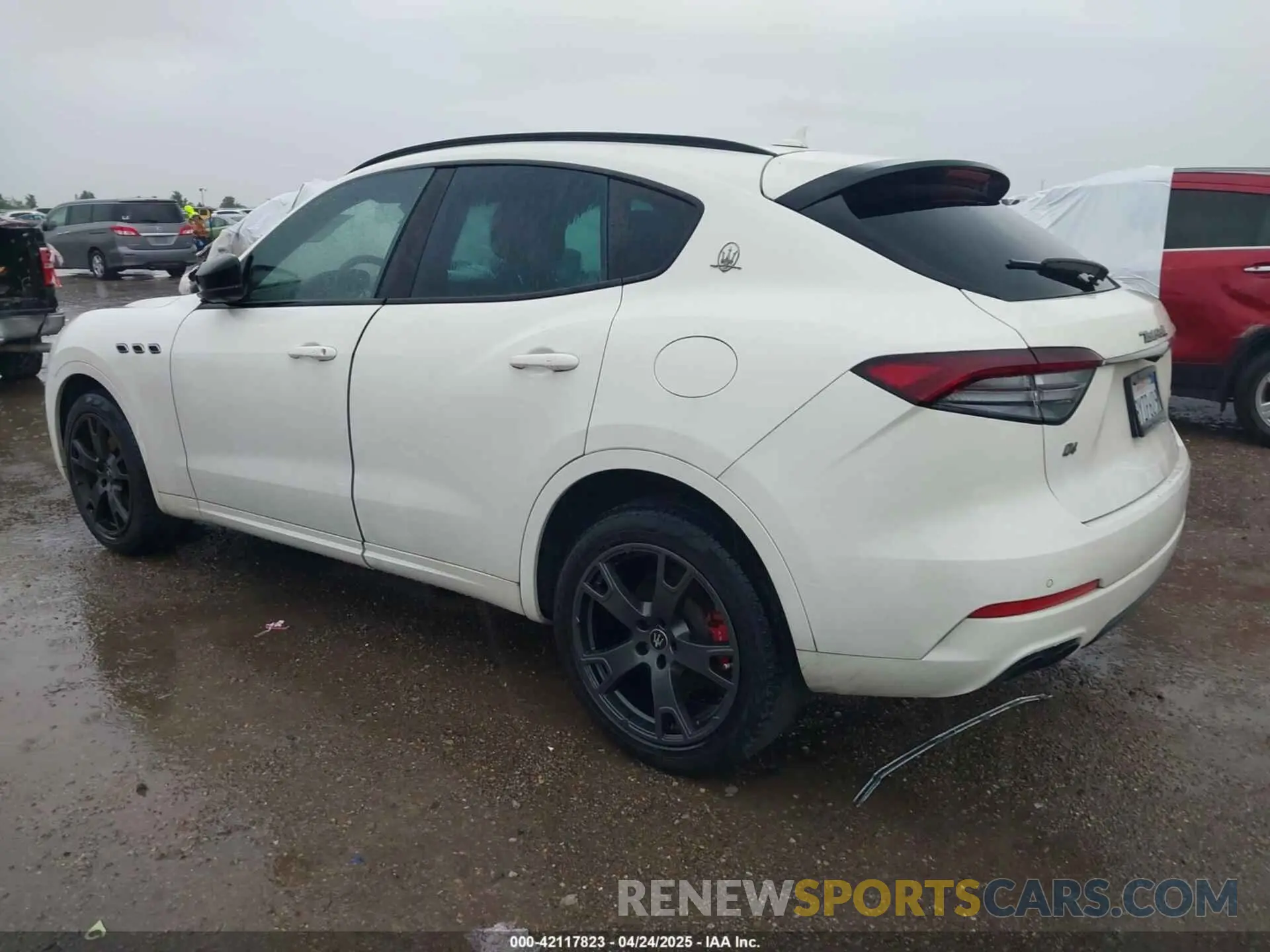 3 Photograph of a damaged car ZN661XUA8MX374158 MASERATI LEVANTE 2021